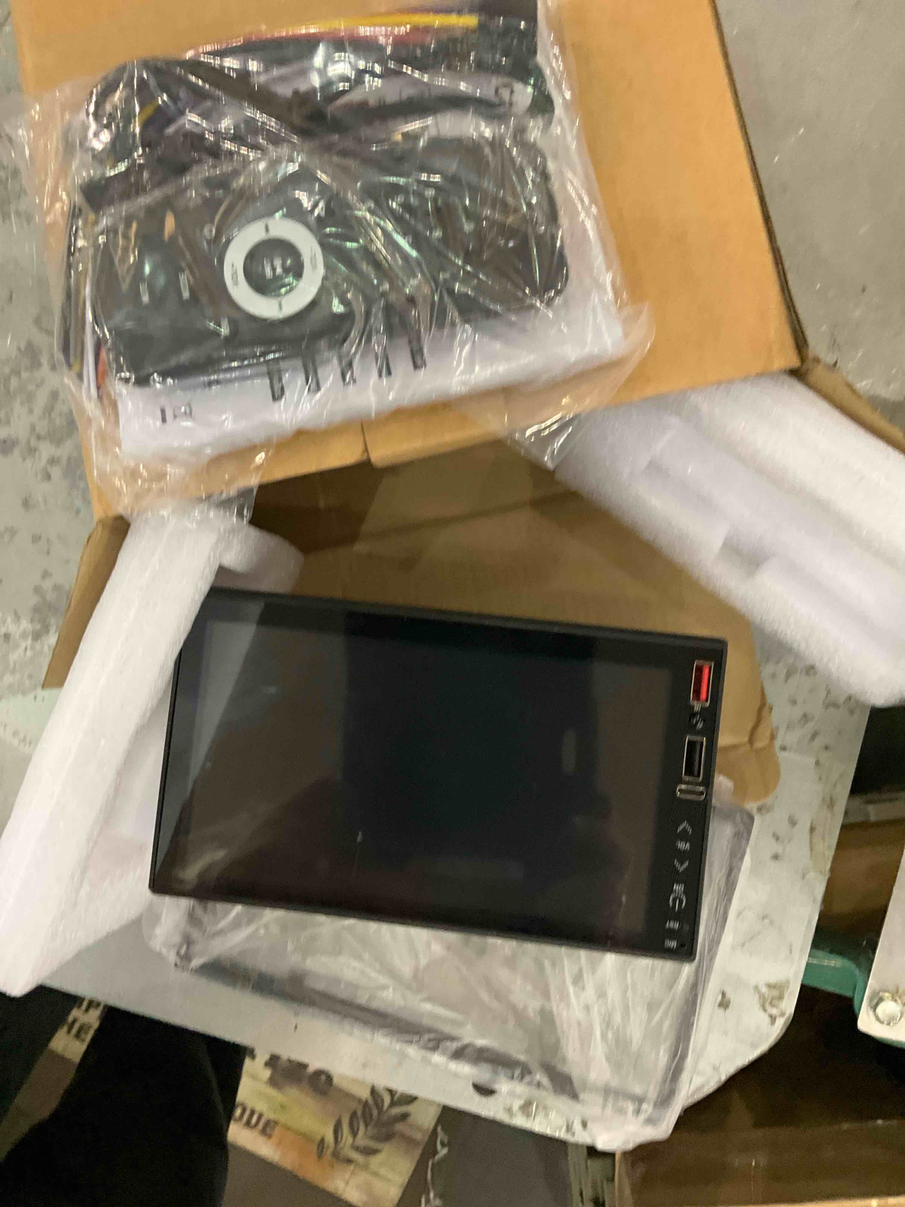 https://s3.amazonaws.com/lotting-images-prod/bidfta/EXS00622491_1695407448551.jpeg