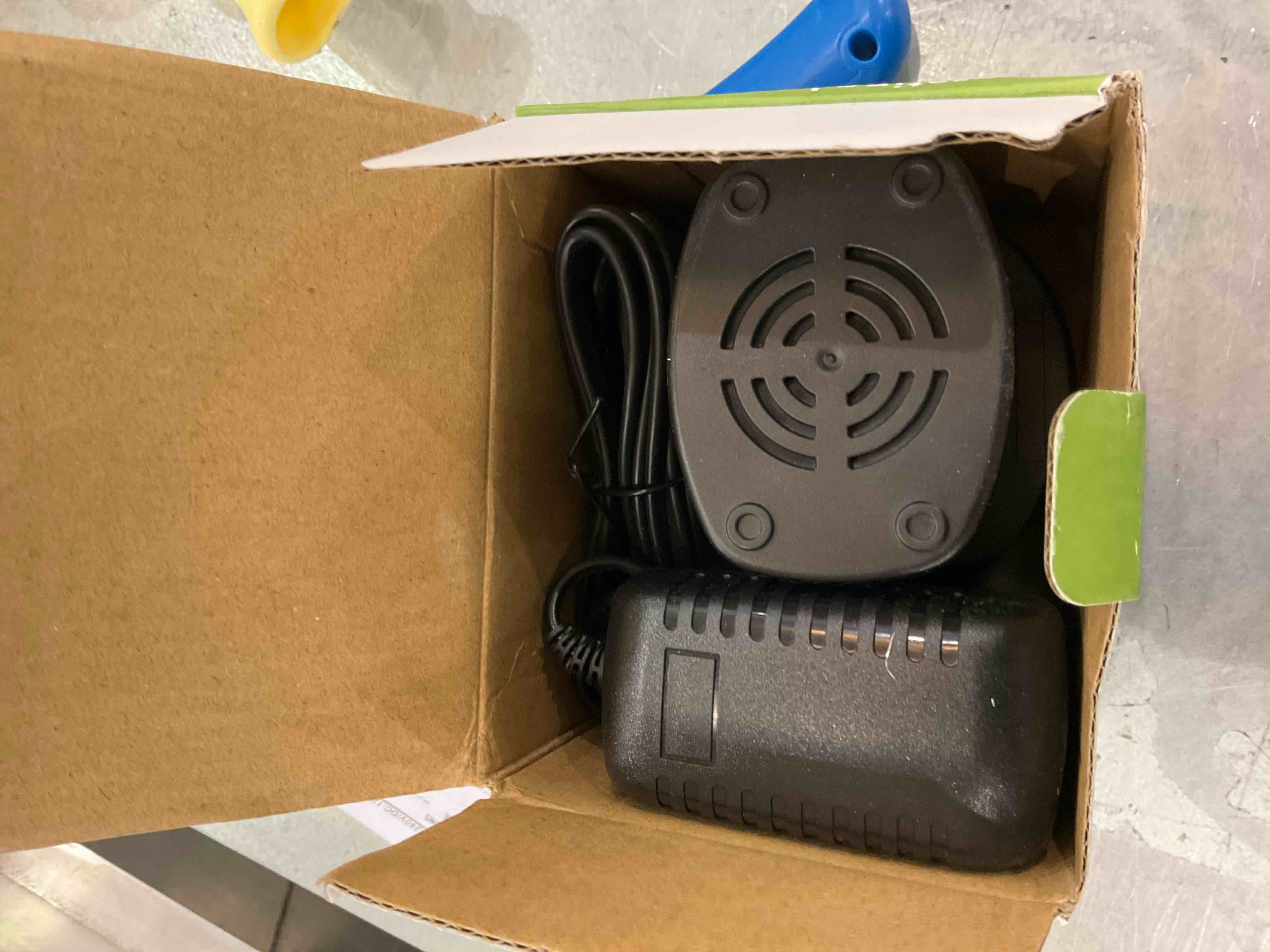 https://s3.amazonaws.com/lotting-images-prod/bidfta/EXS00622572_1695061295728.jpeg