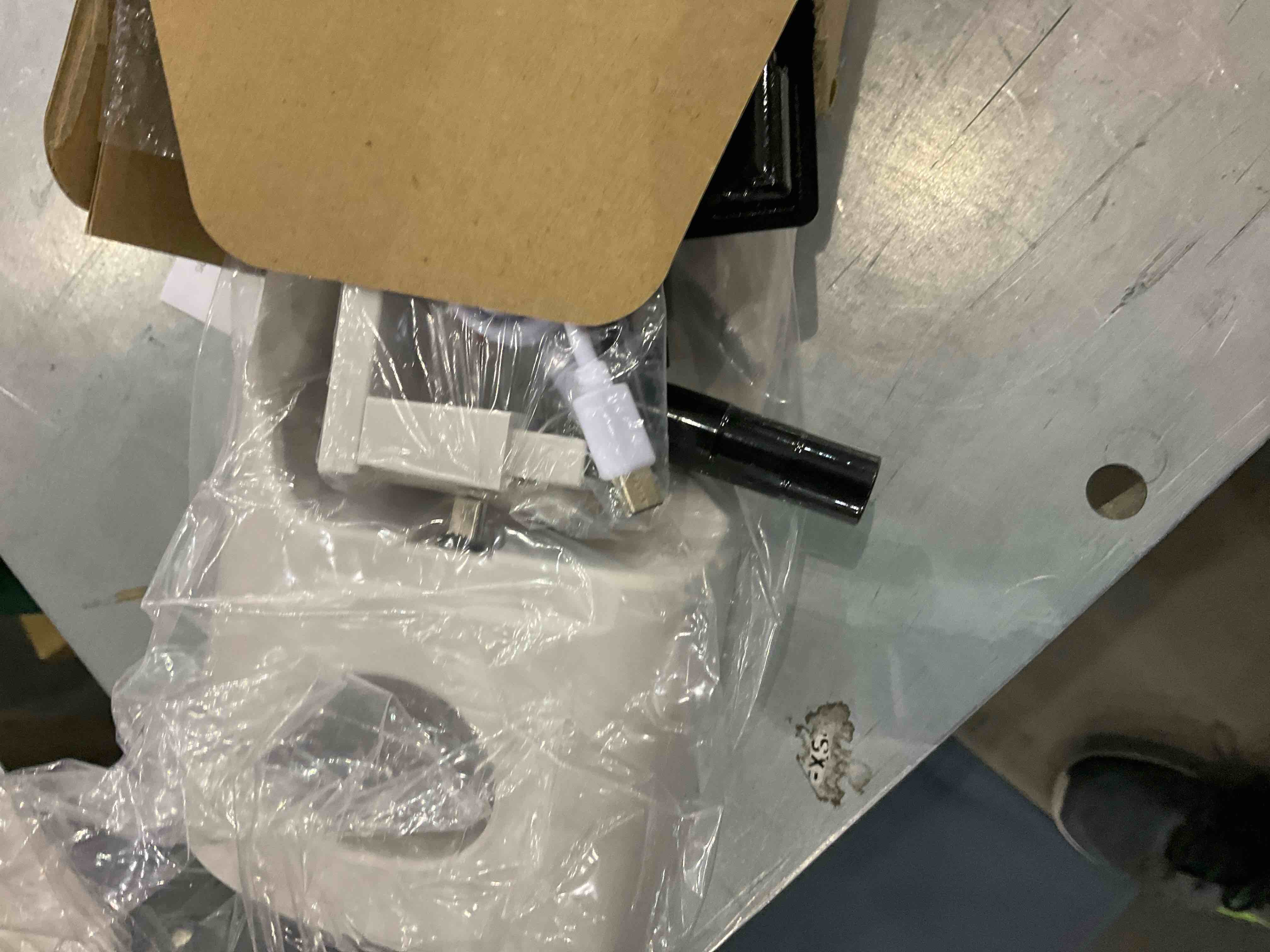https://s3.amazonaws.com/lotting-images-prod/bidfta/EXS00622903_1695210159561.jpeg