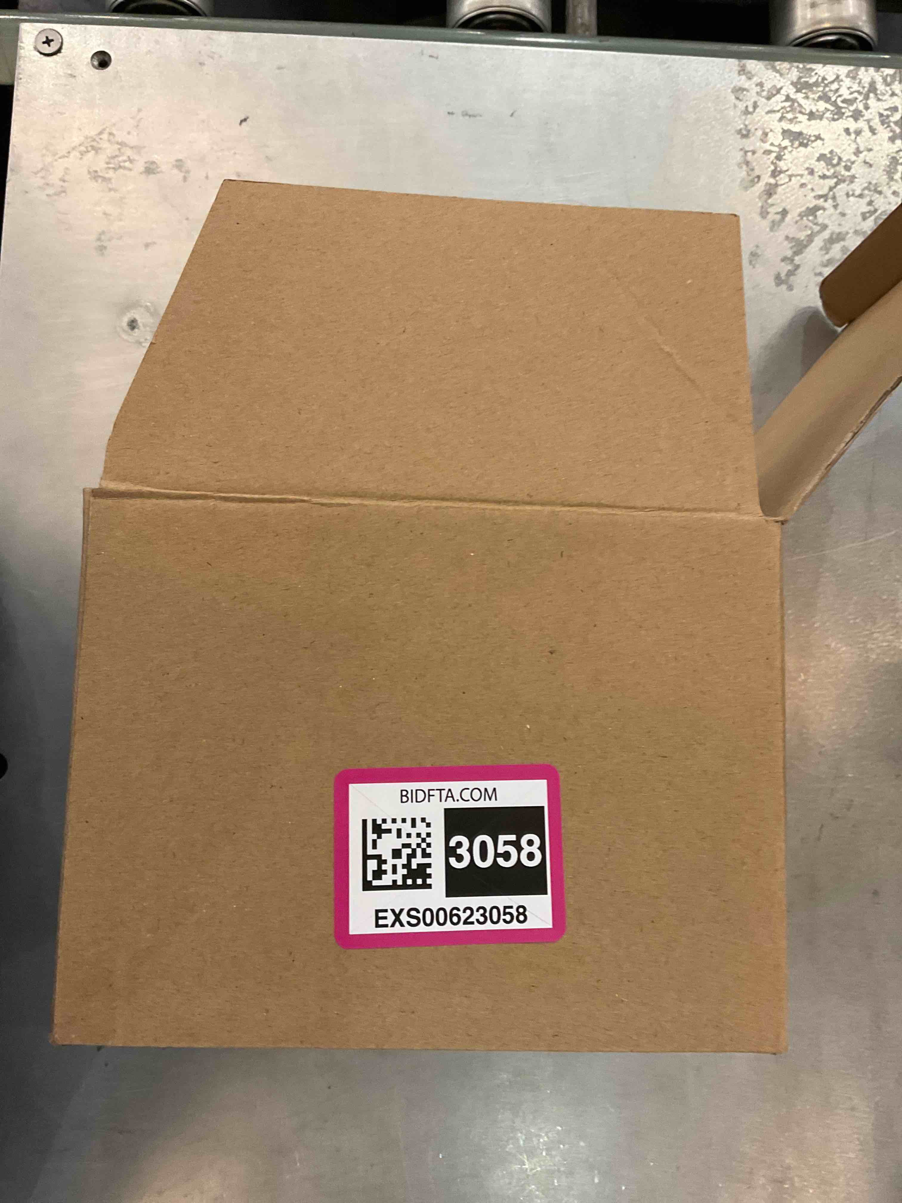 https://s3.amazonaws.com/lotting-images-prod/bidfta/EXS00623058_1695063719634.jpeg