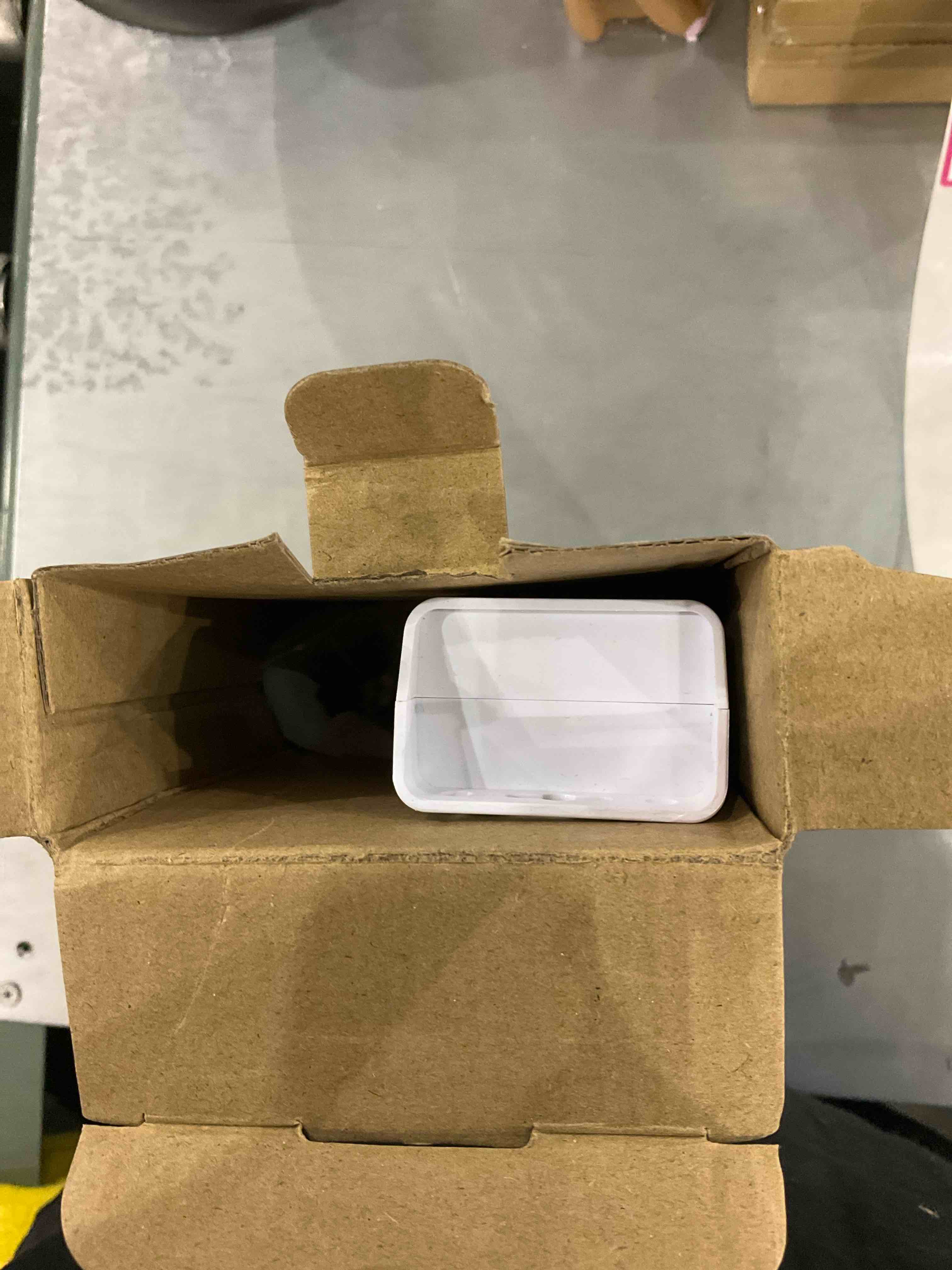 https://s3.amazonaws.com/lotting-images-prod/bidfta/EXS00623096_1695125028528.jpeg