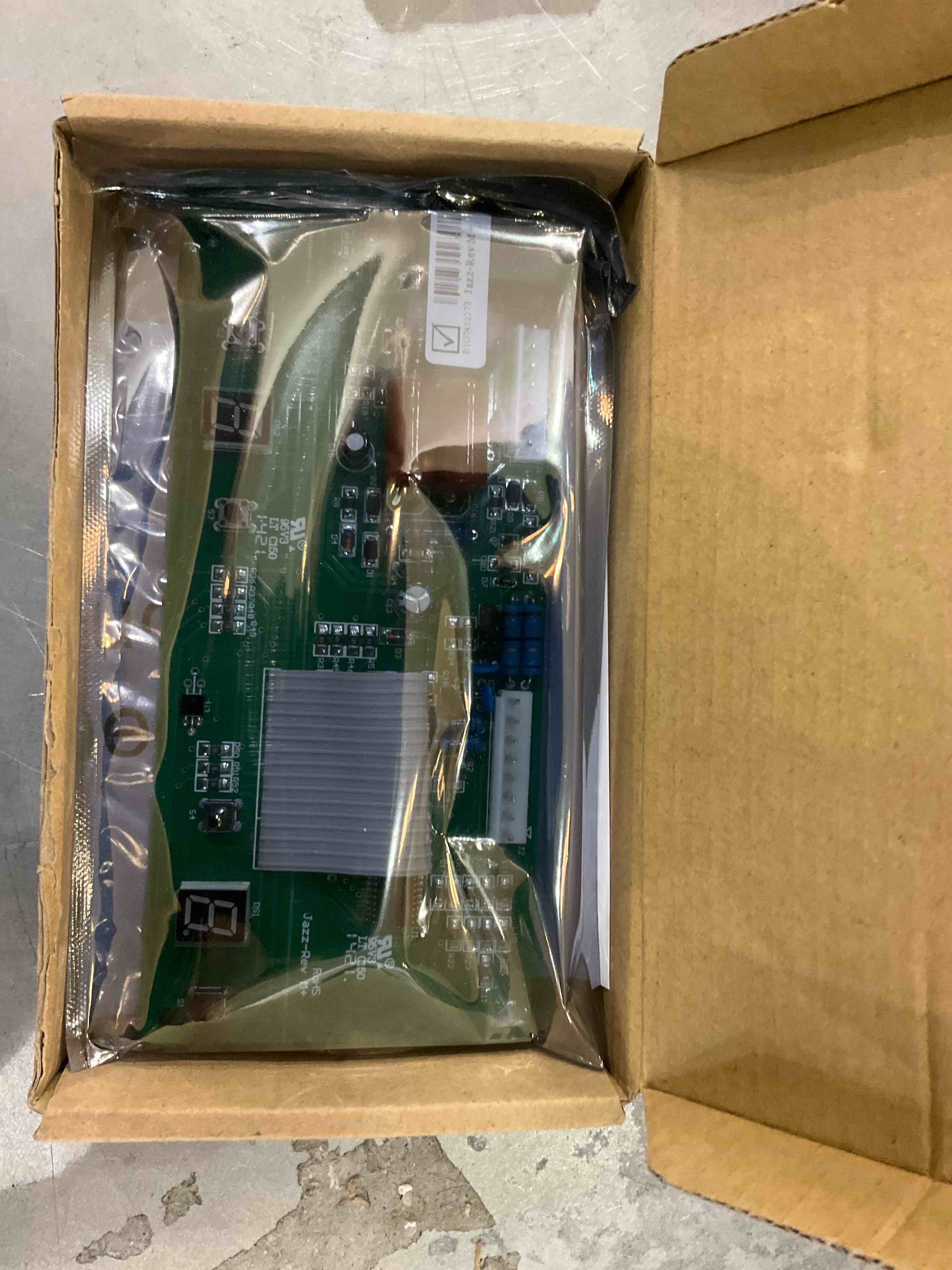 https://s3.amazonaws.com/lotting-images-prod/bidfta/EXS00623122_1695130500870.jpeg