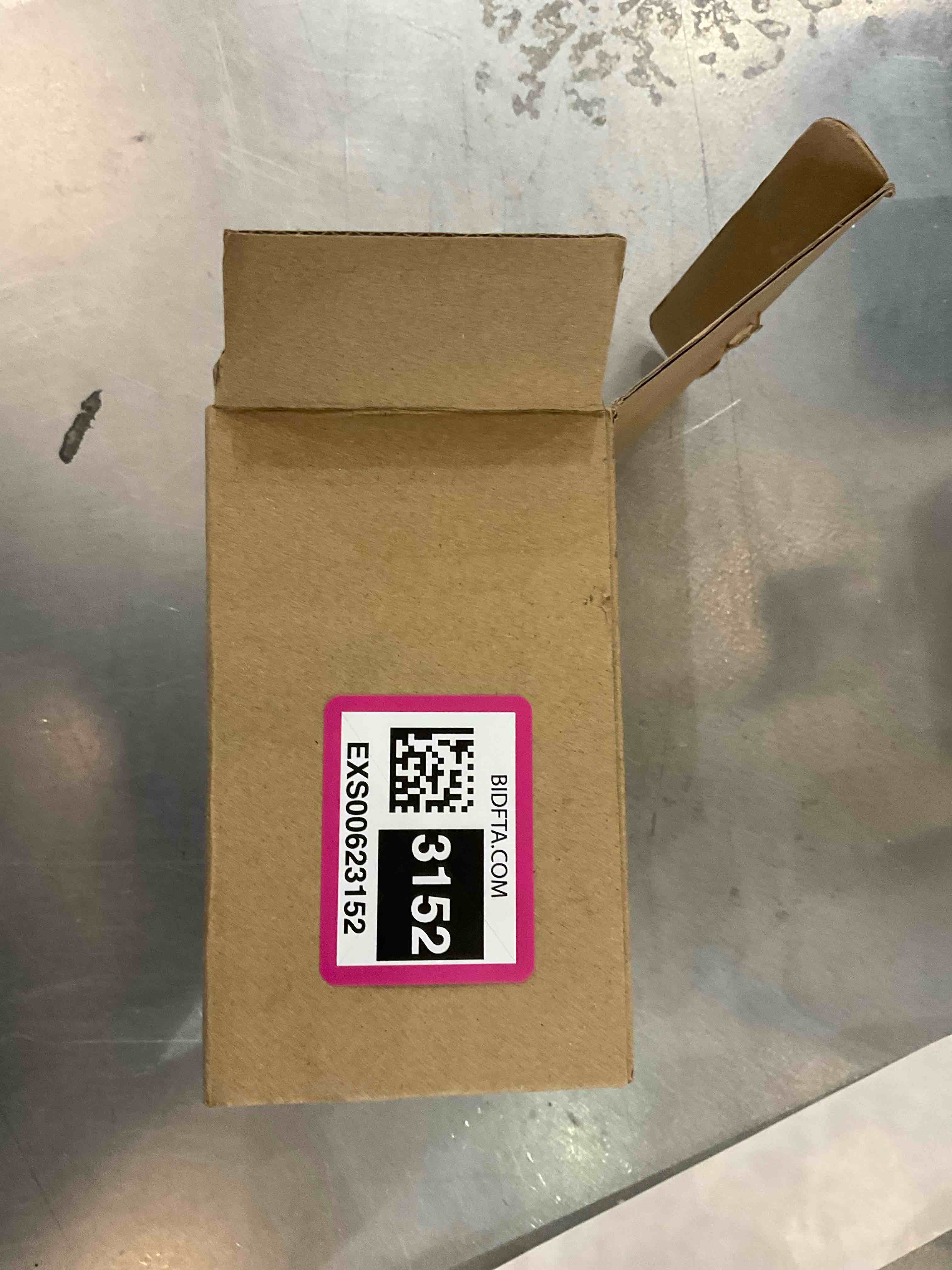 https://s3.amazonaws.com/lotting-images-prod/bidfta/EXS00623152_1695133353886.jpeg