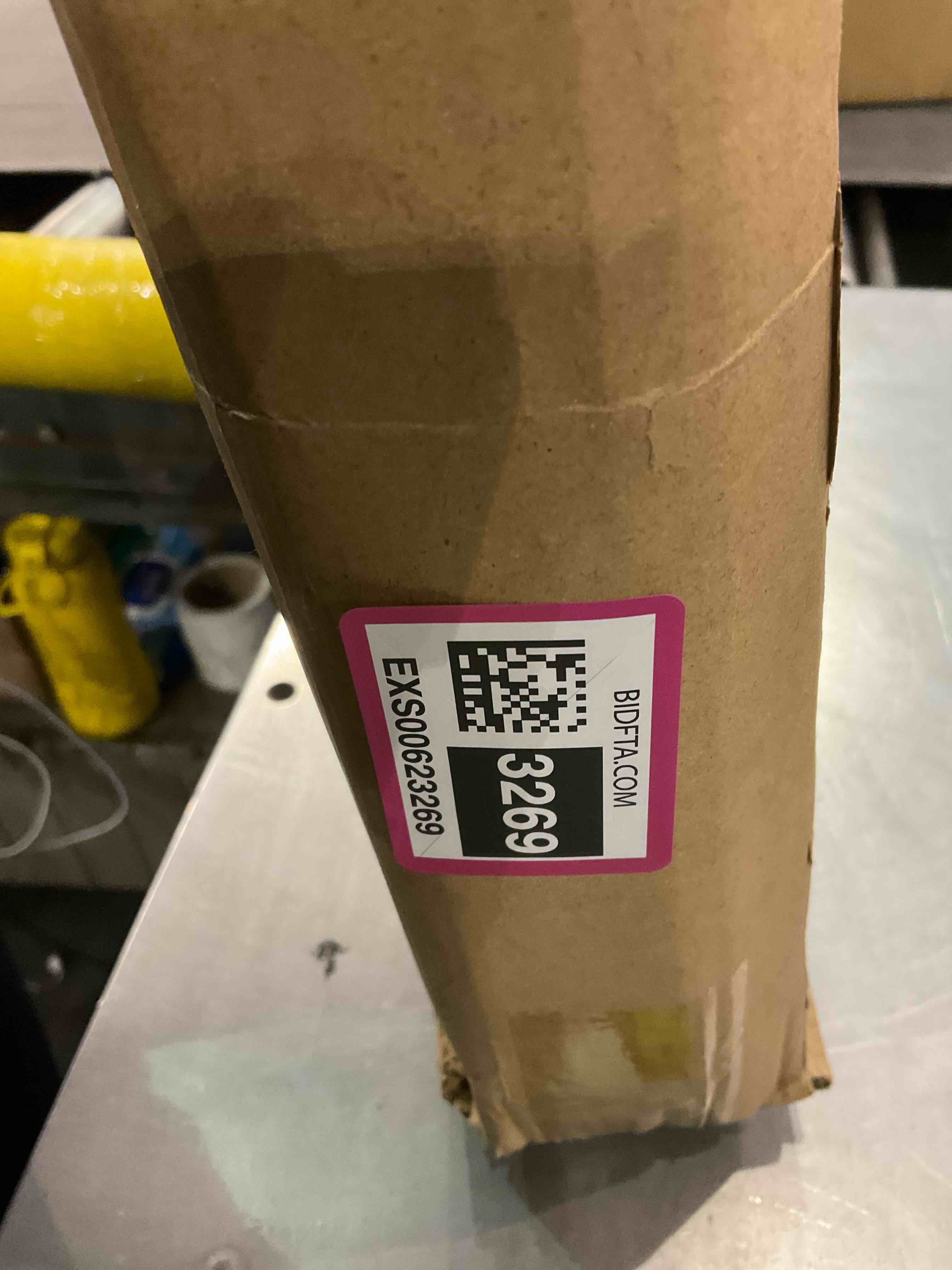https://s3.amazonaws.com/lotting-images-prod/bidfta/EXS00623269_1695209619461.jpeg