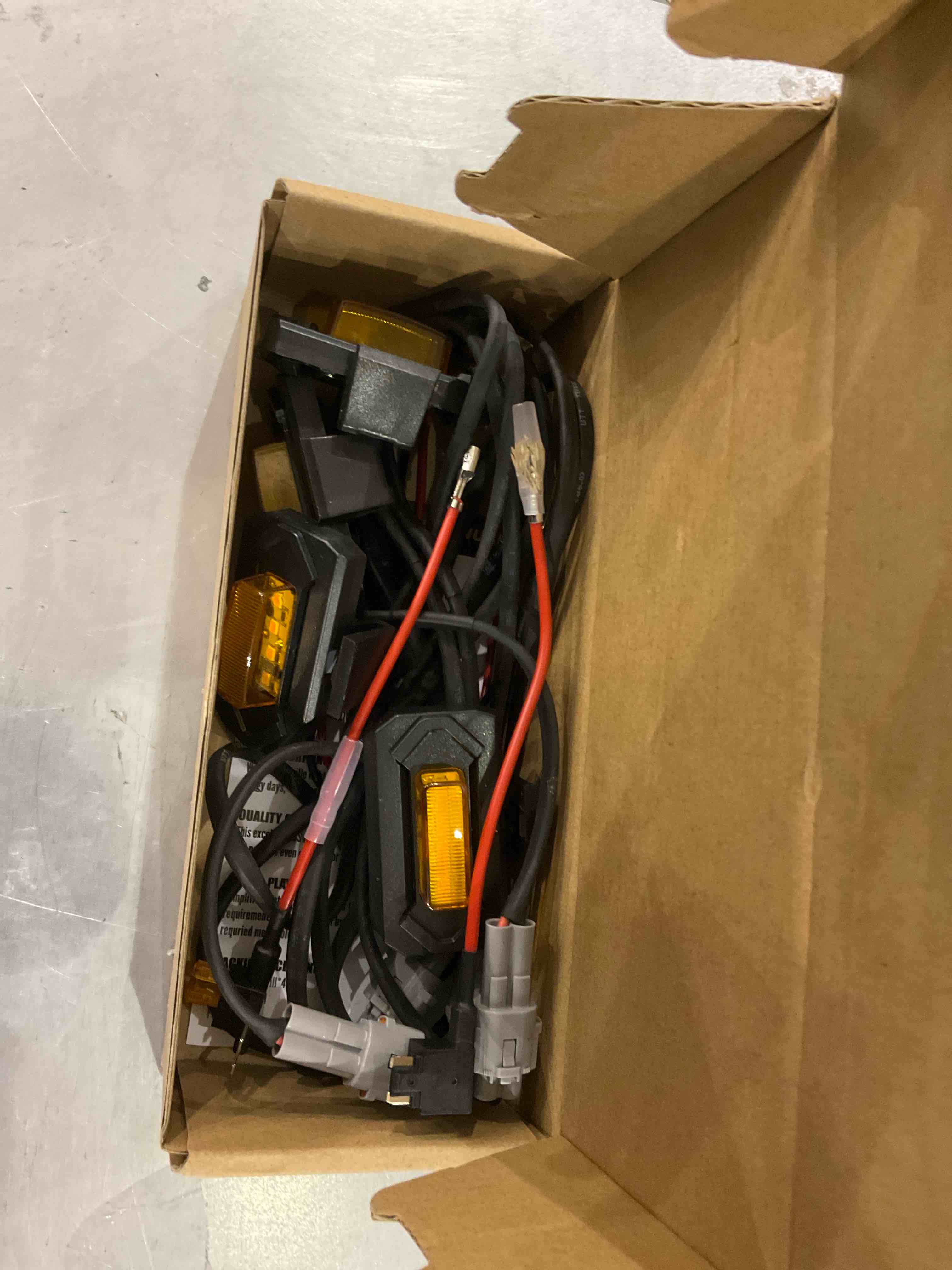 https://s3.amazonaws.com/lotting-images-prod/bidfta/EXS00623273_1695210189757.jpeg
