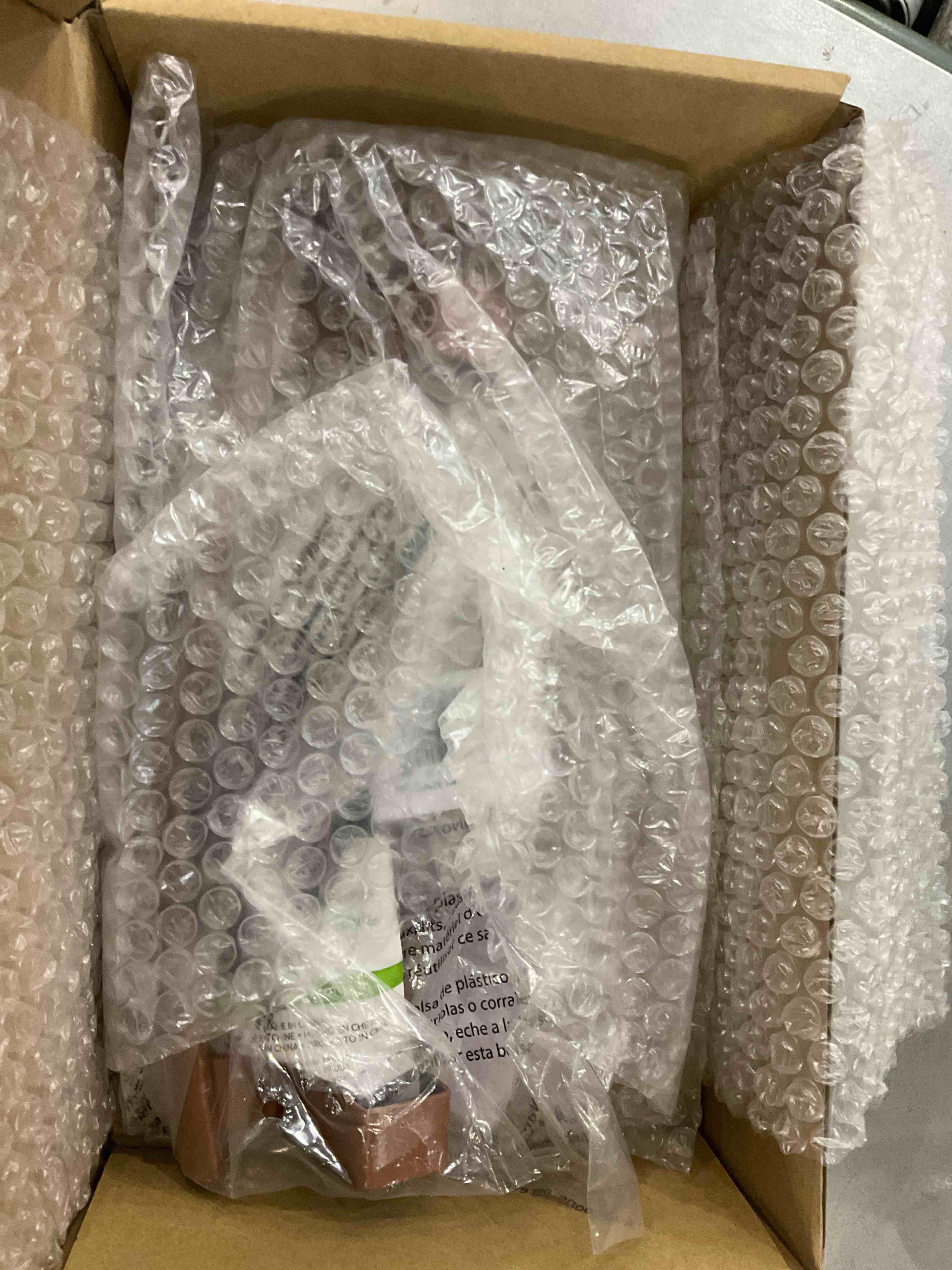 https://s3.amazonaws.com/lotting-images-prod/bidfta/EXS00623302_1695213772904.jpeg