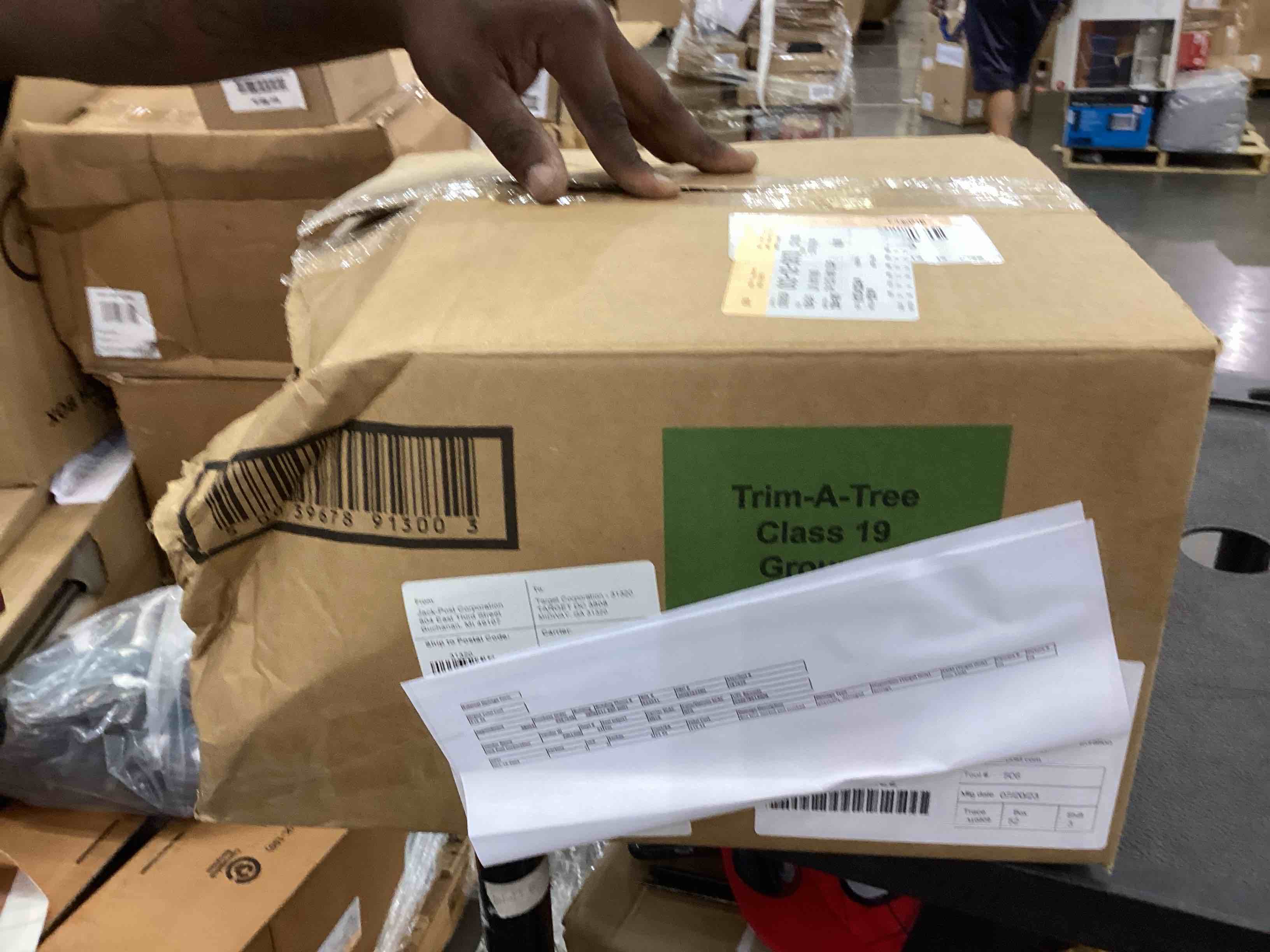 https://s3.amazonaws.com/lotting-images-prod/bidfta/EXS00624040_1695137742275.jpeg