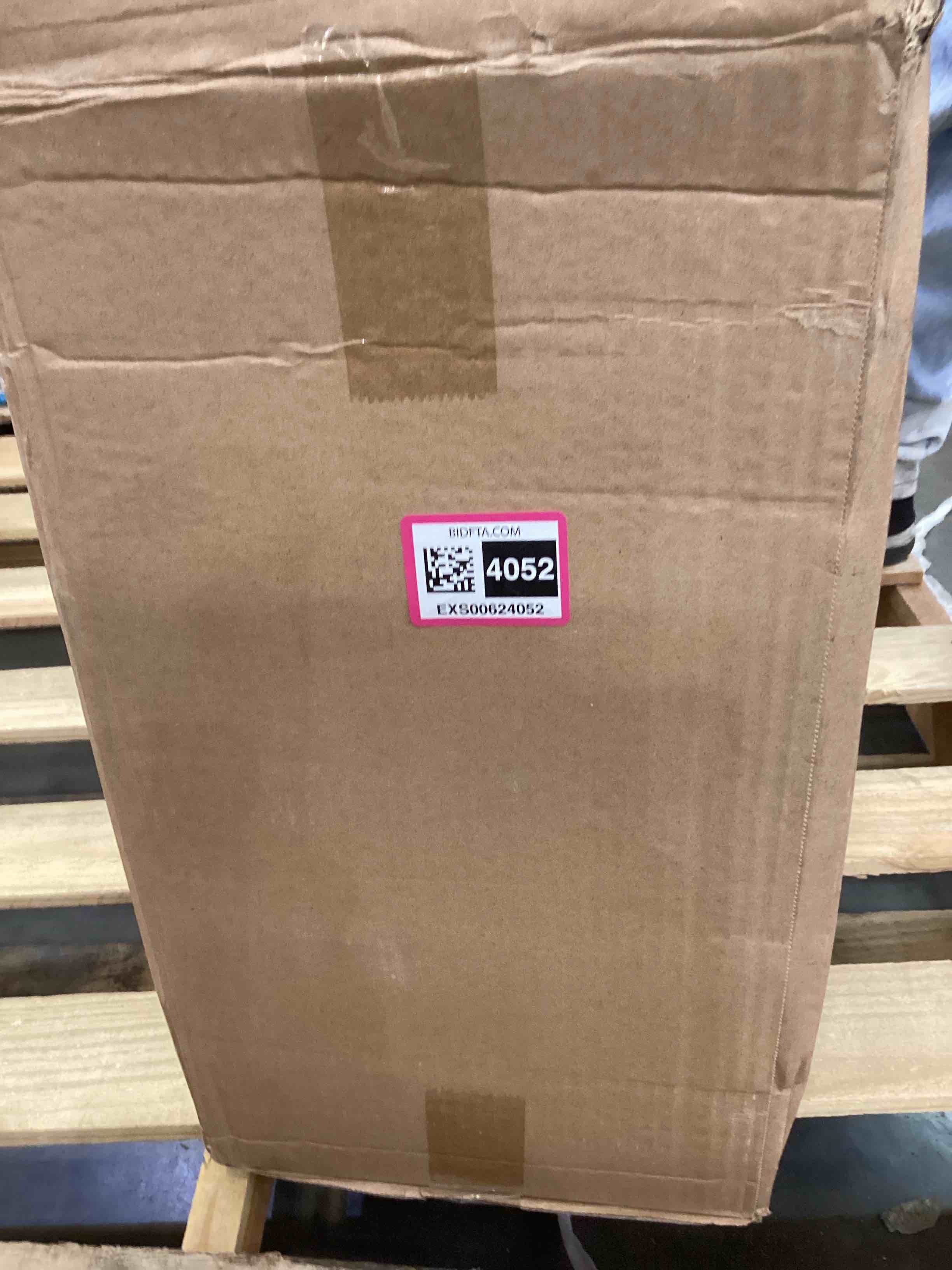 https://s3.amazonaws.com/lotting-images-prod/bidfta/EXS00624052_1695142363988.jpeg