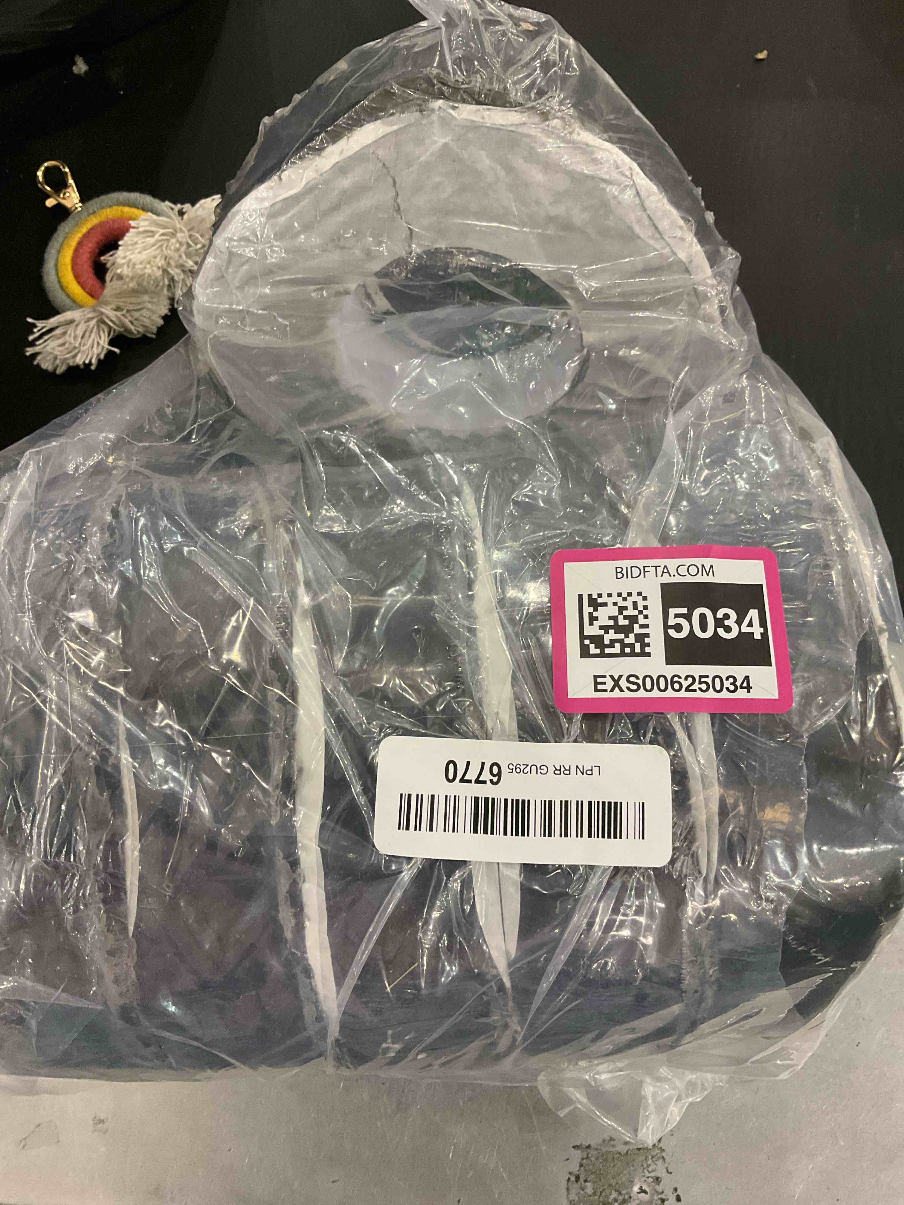 https://s3.amazonaws.com/lotting-images-prod/bidfta/EXS00625034_1695922753386.jpeg