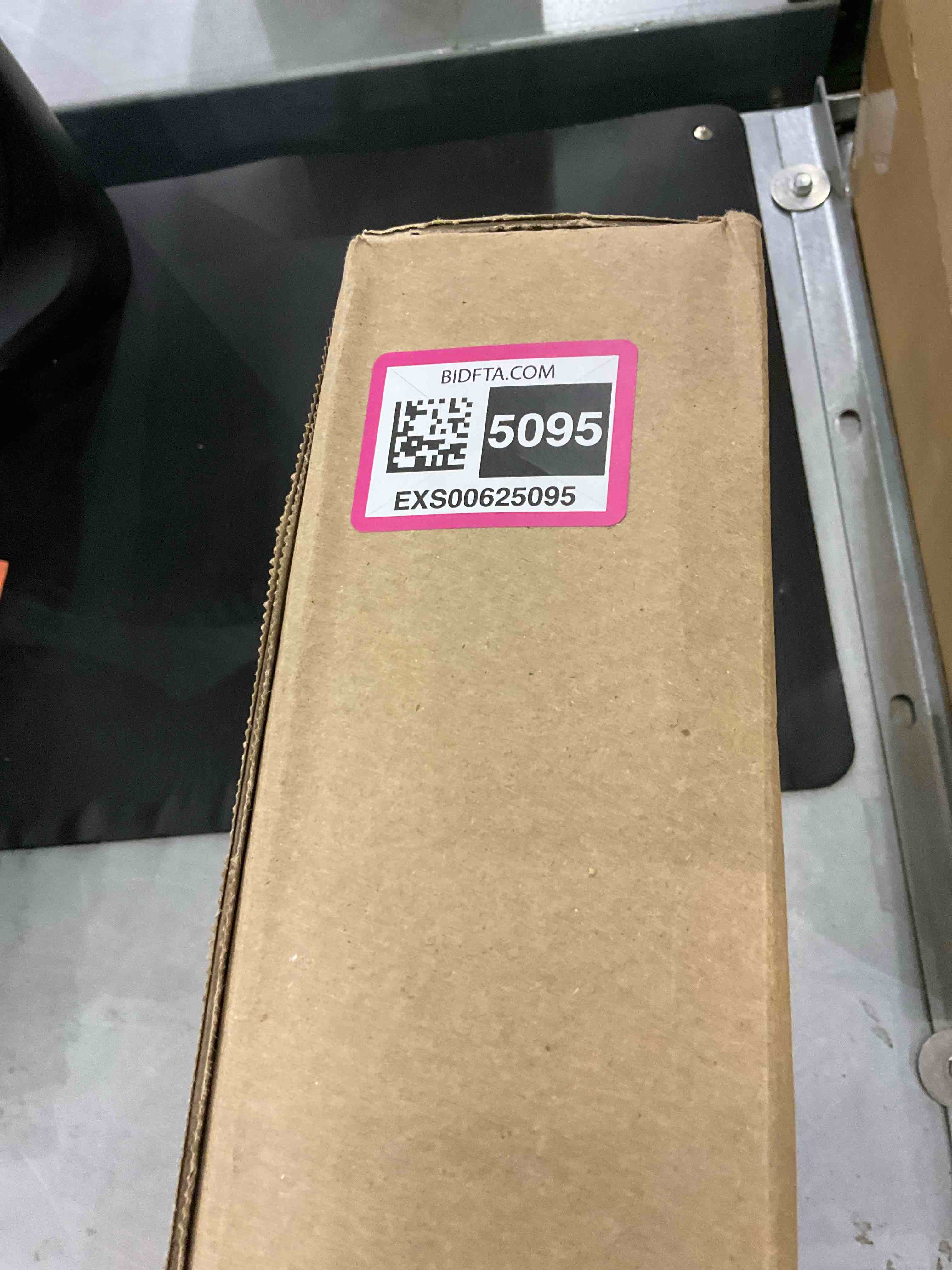 https://s3.amazonaws.com/lotting-images-prod/bidfta/EXS00625095_1695989586140.jpeg