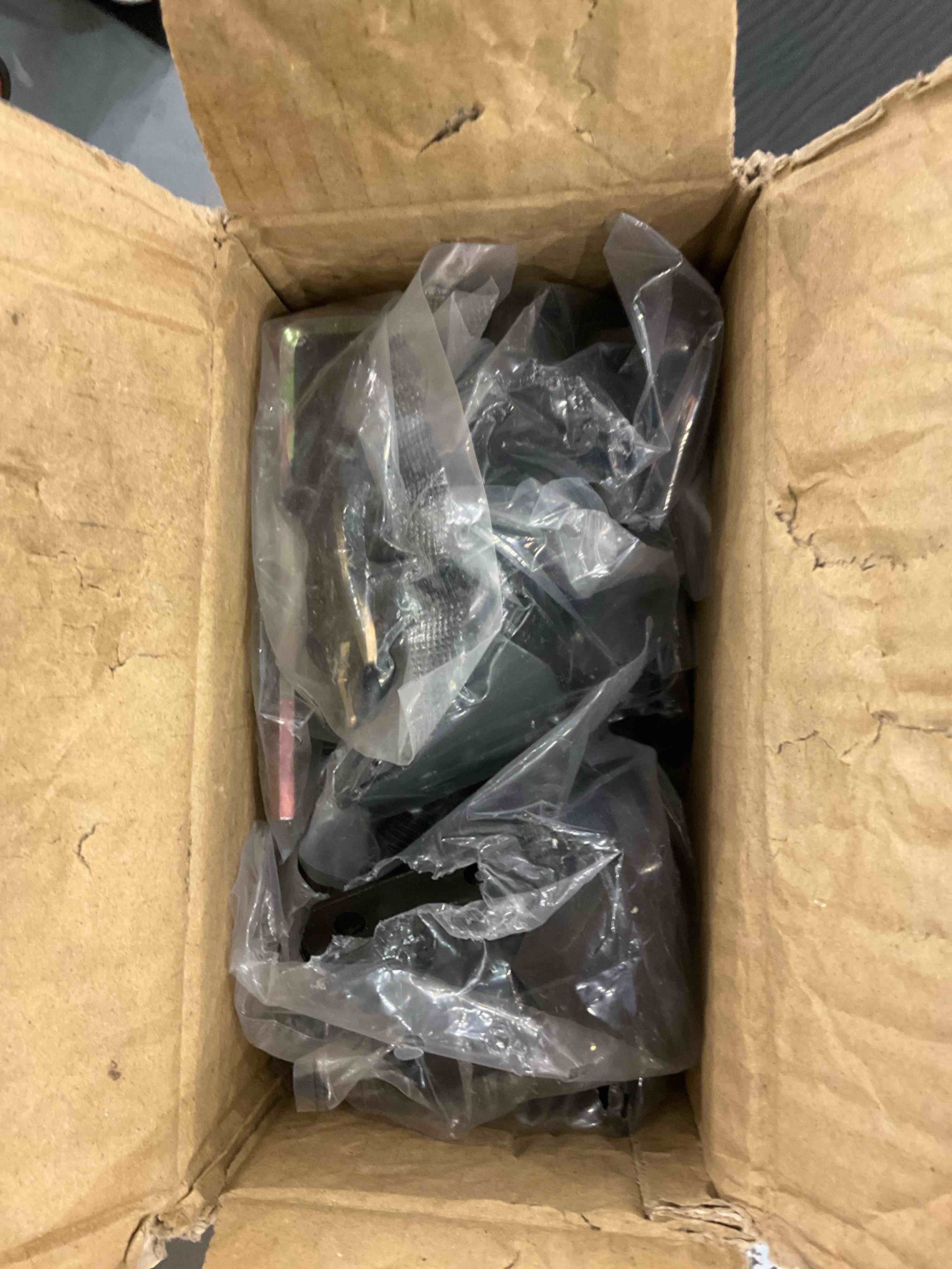 https://s3.amazonaws.com/lotting-images-prod/bidfta/EXS00625351_1696342092423.jpeg