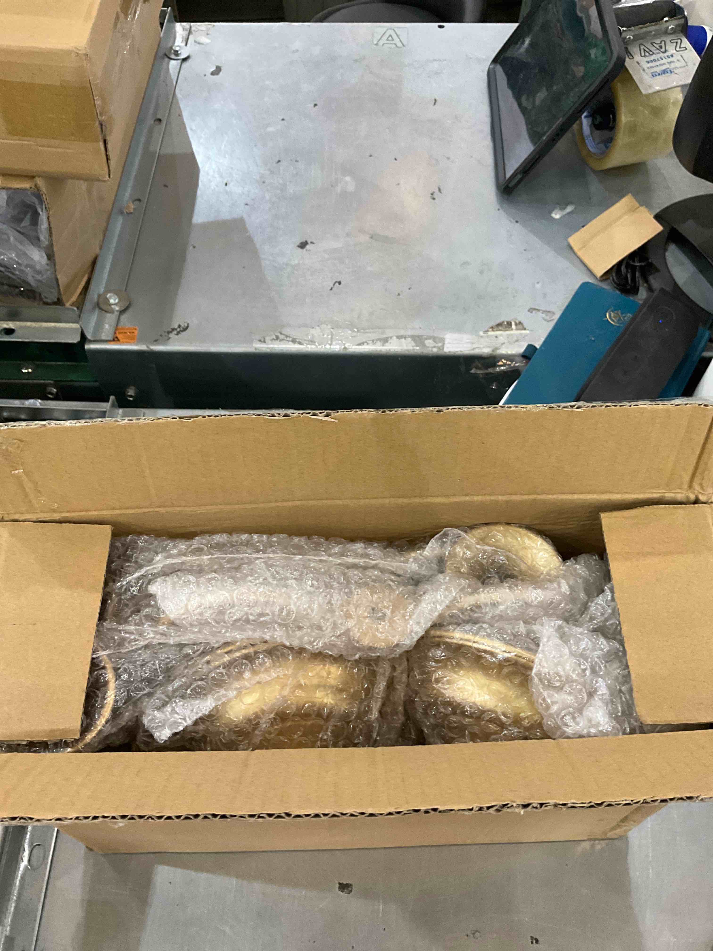 https://s3.amazonaws.com/lotting-images-prod/bidfta/EXS00626009_1694790568351.jpeg