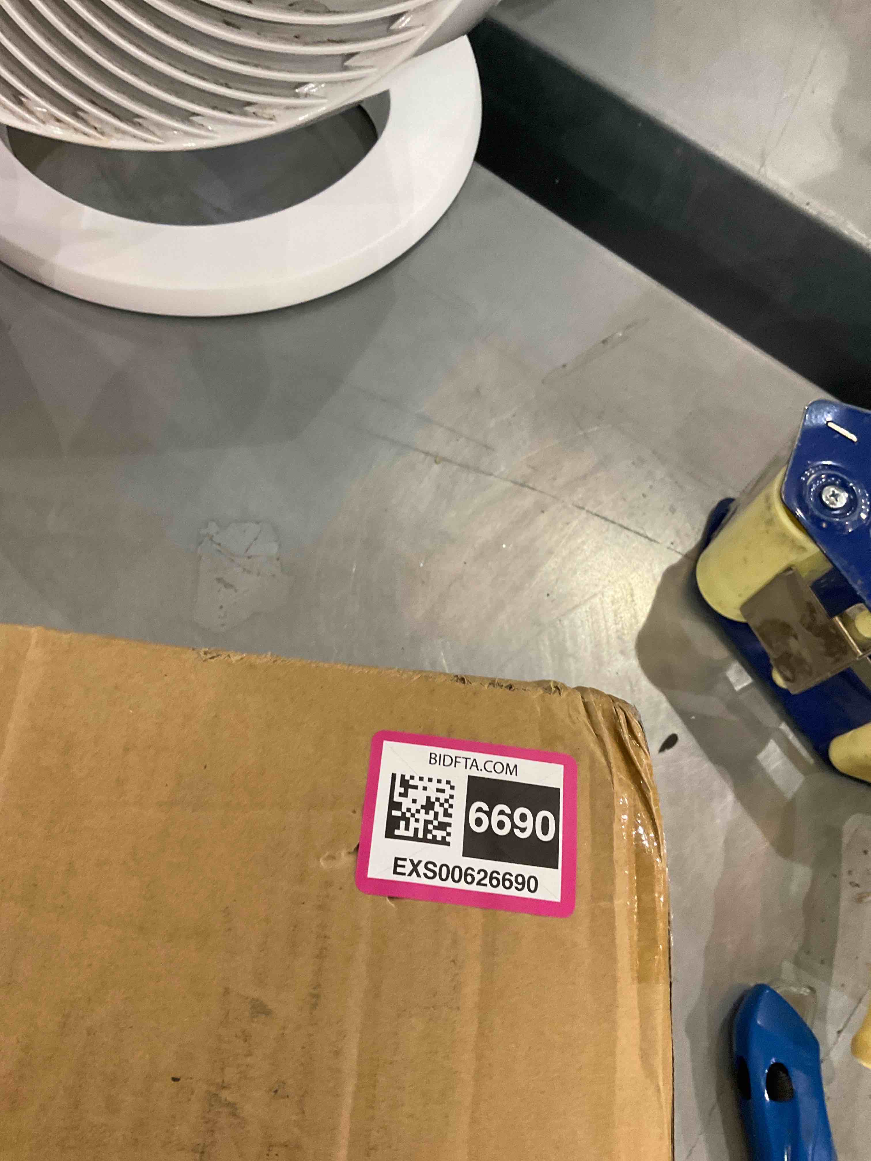 https://s3.amazonaws.com/lotting-images-prod/bidfta/EXS00626690_1695044923386.jpeg