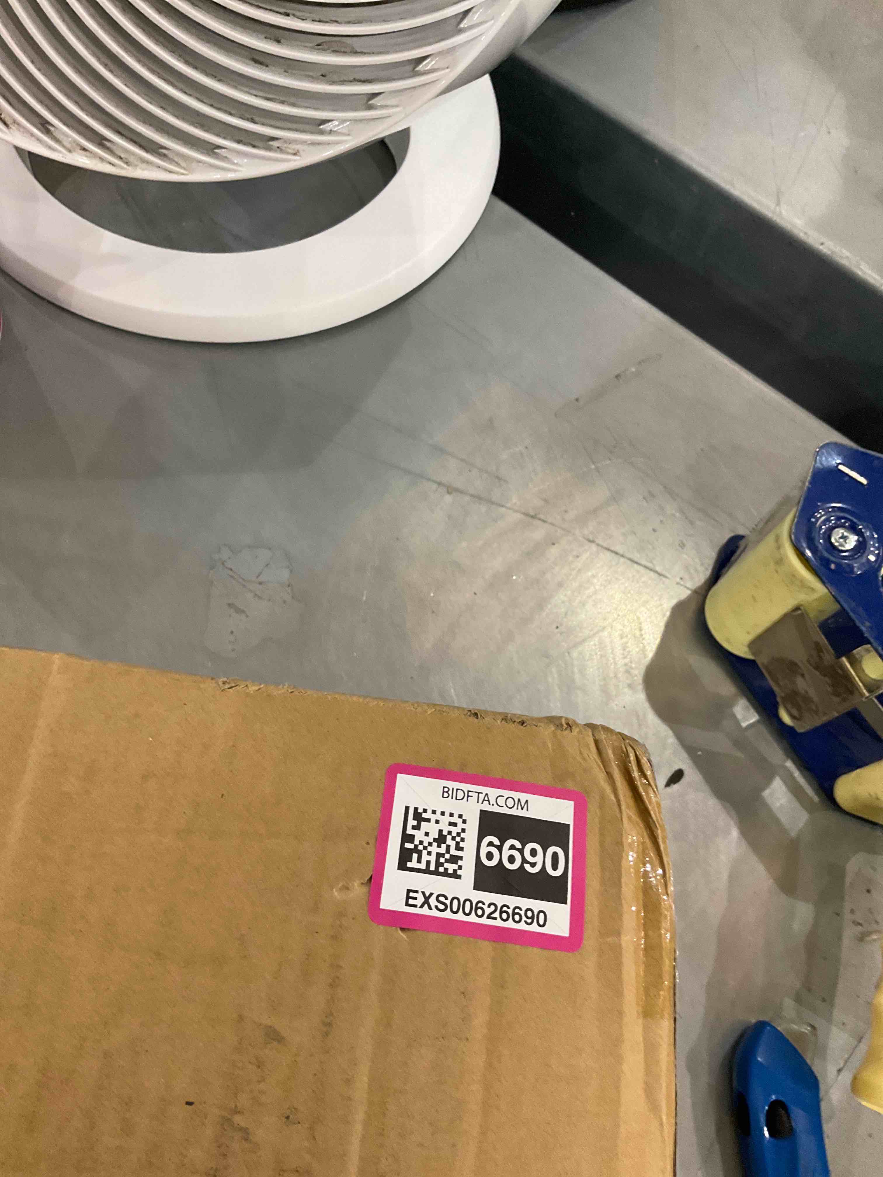 https://s3.amazonaws.com/lotting-images-prod/bidfta/EXS00626690_1695044924850.jpeg