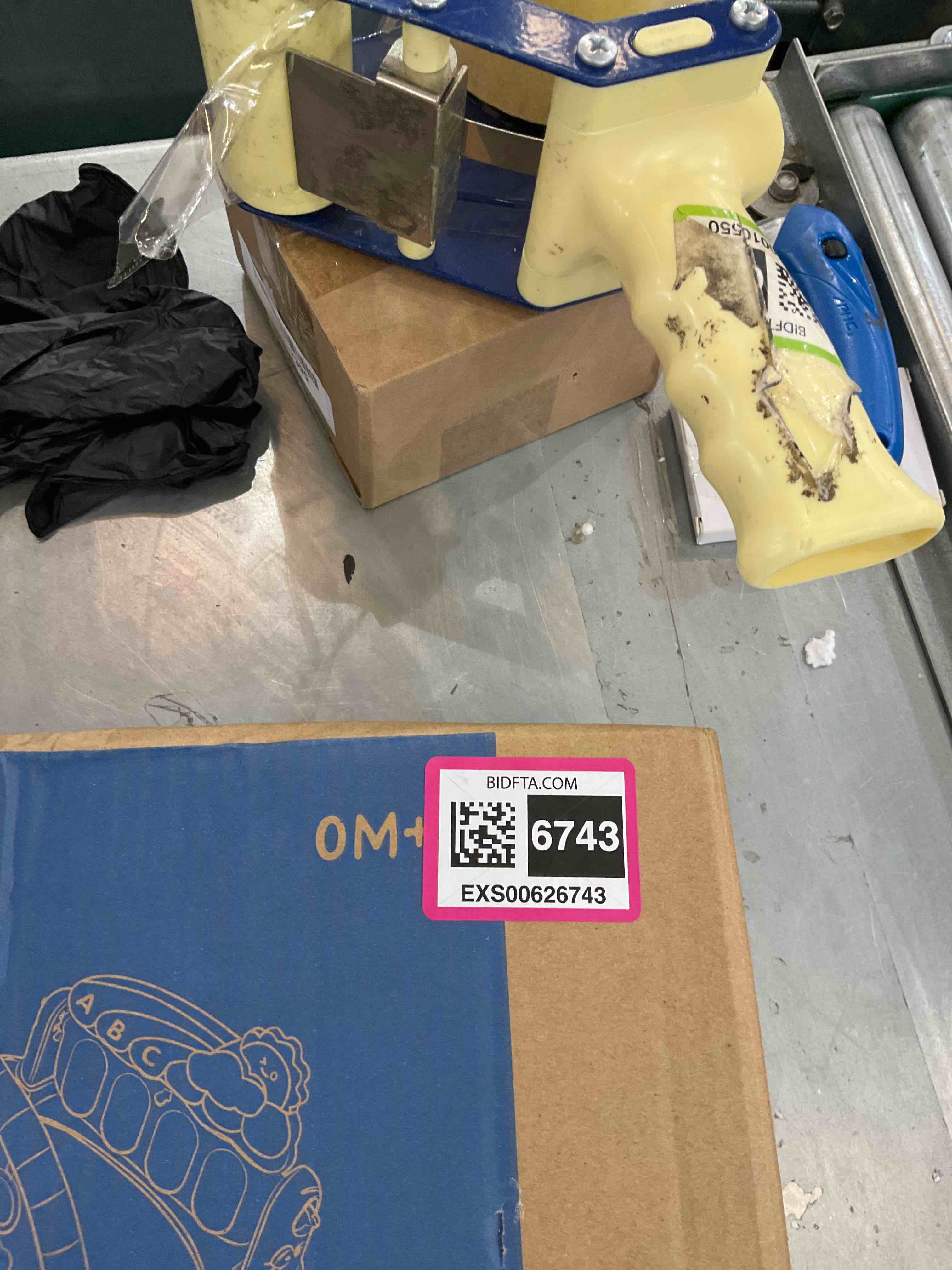 https://s3.amazonaws.com/lotting-images-prod/bidfta/EXS00626743_1695064014386.jpeg