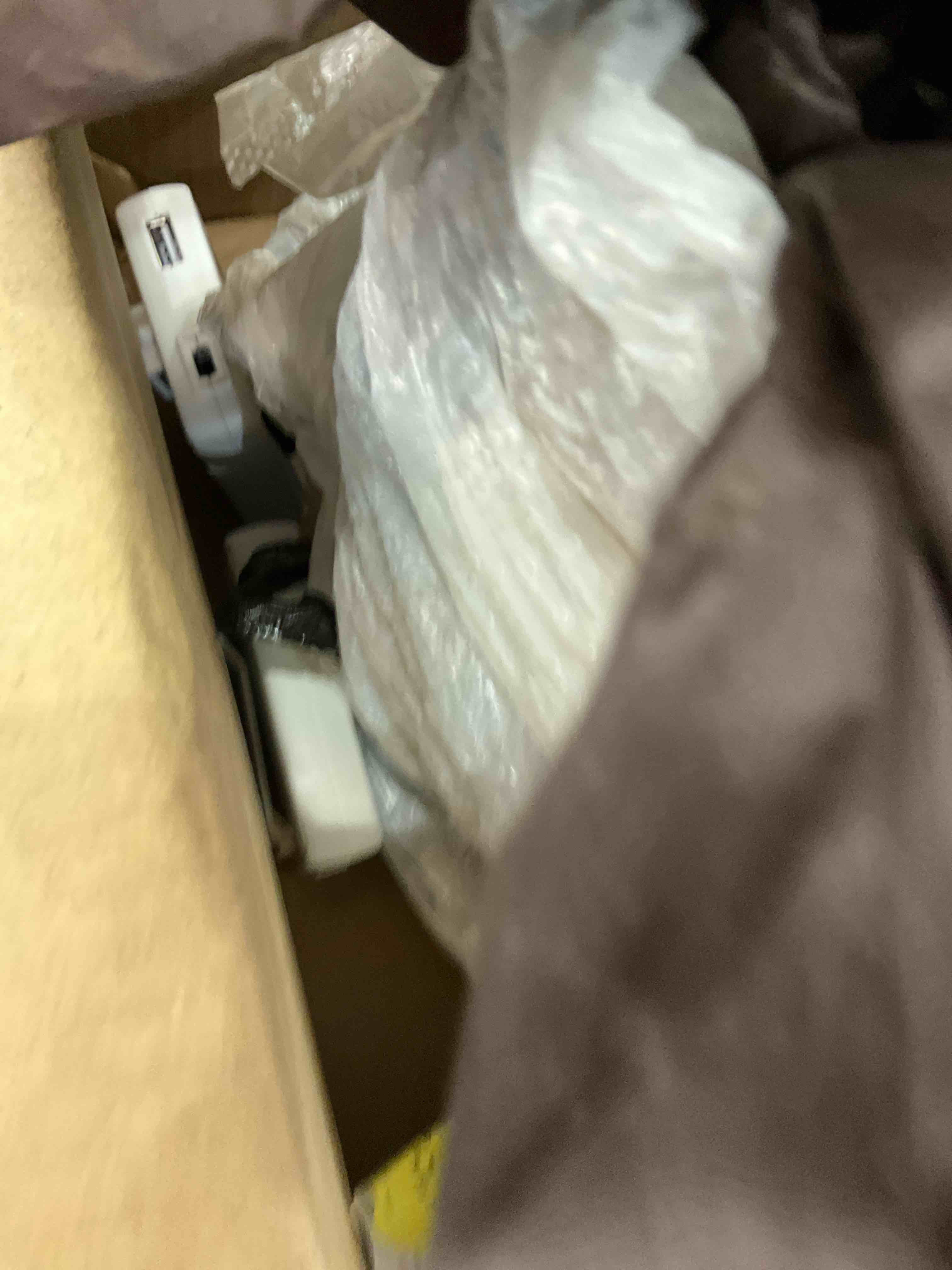 https://s3.amazonaws.com/lotting-images-prod/bidfta/EXS00627022_1695216281915.jpeg