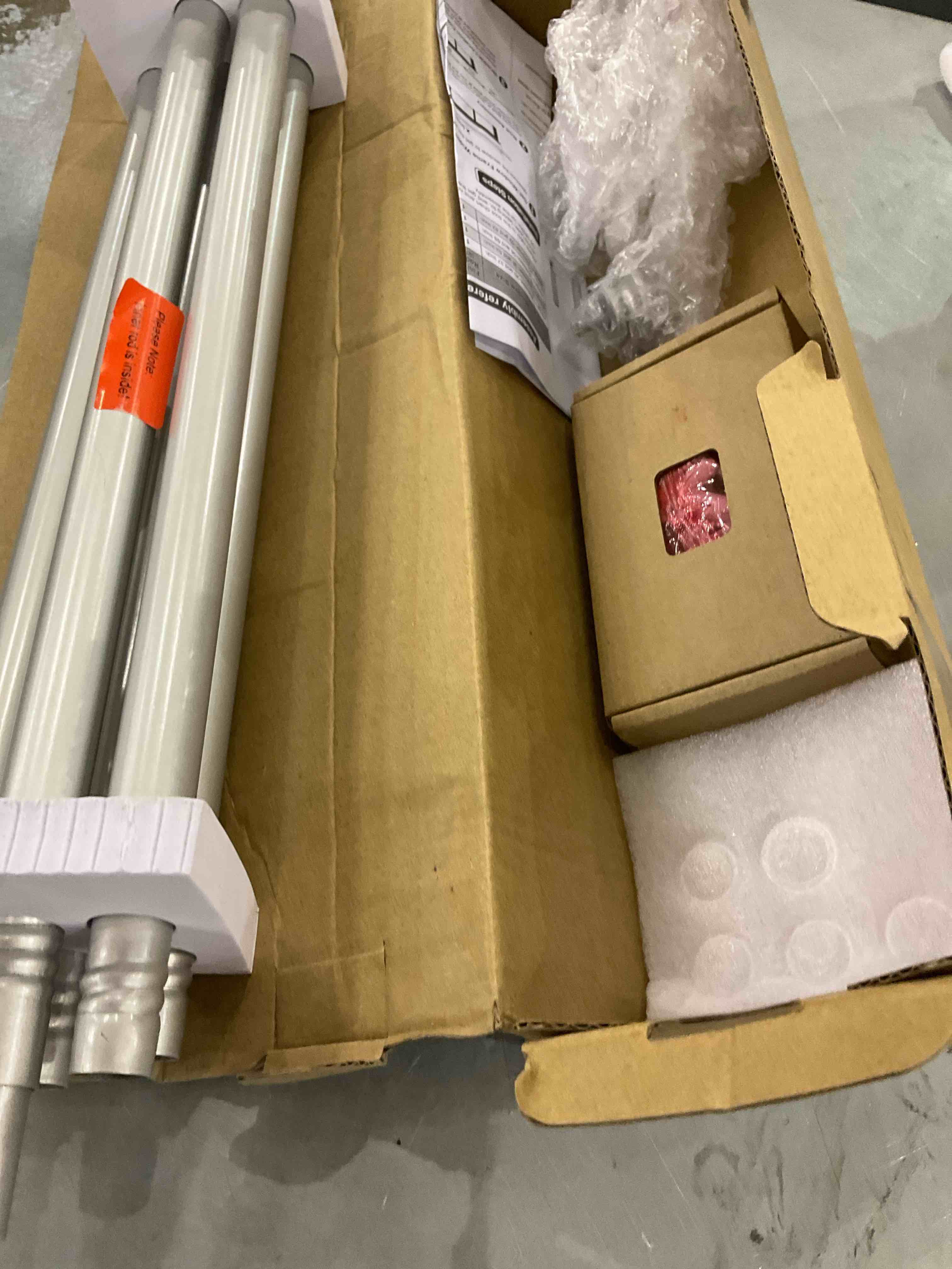 https://s3.amazonaws.com/lotting-images-prod/bidfta/EXS00627224_1695304861825.jpeg