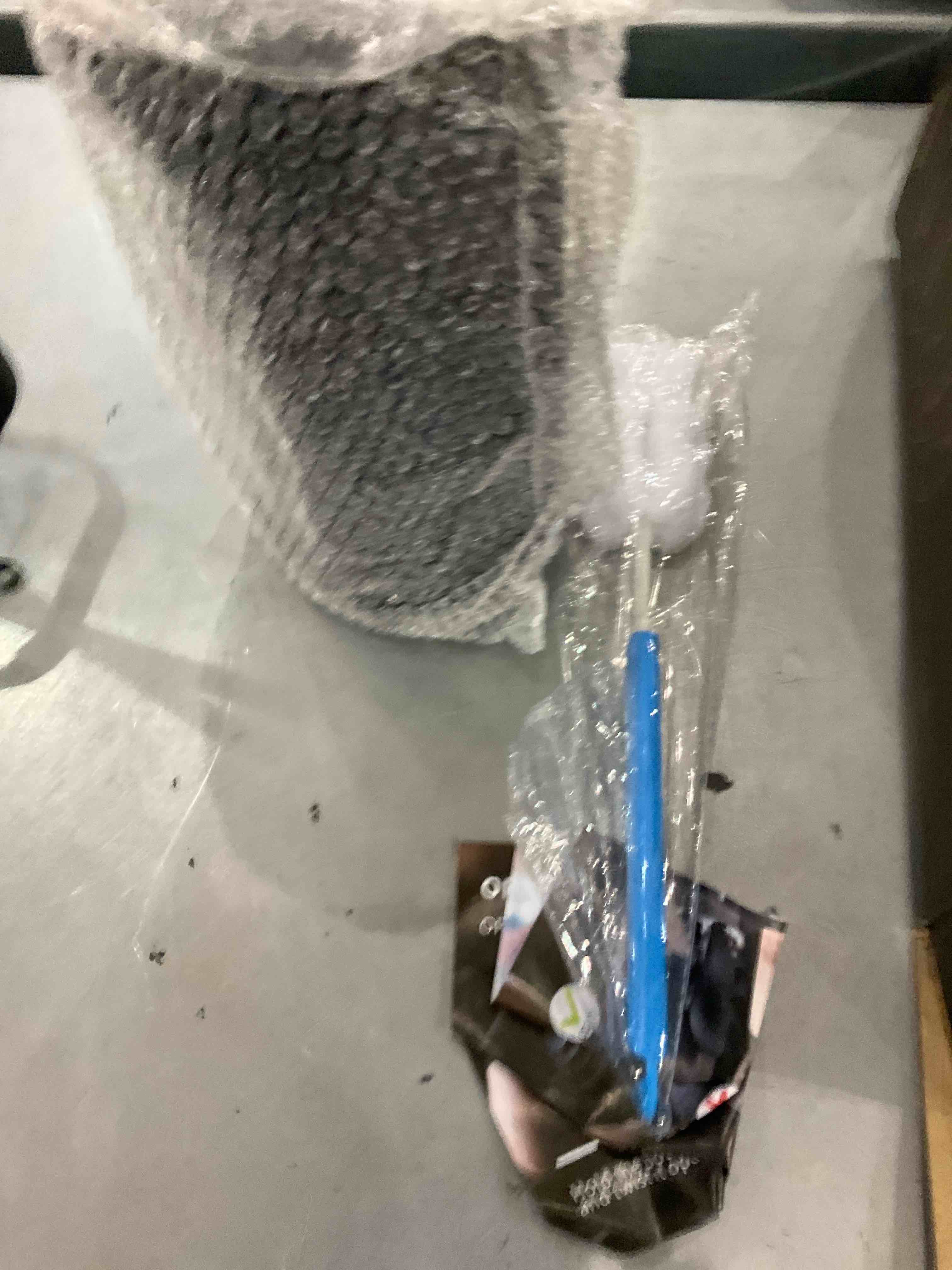 https://s3.amazonaws.com/lotting-images-prod/bidfta/EXS00627367_1695385291429.jpeg