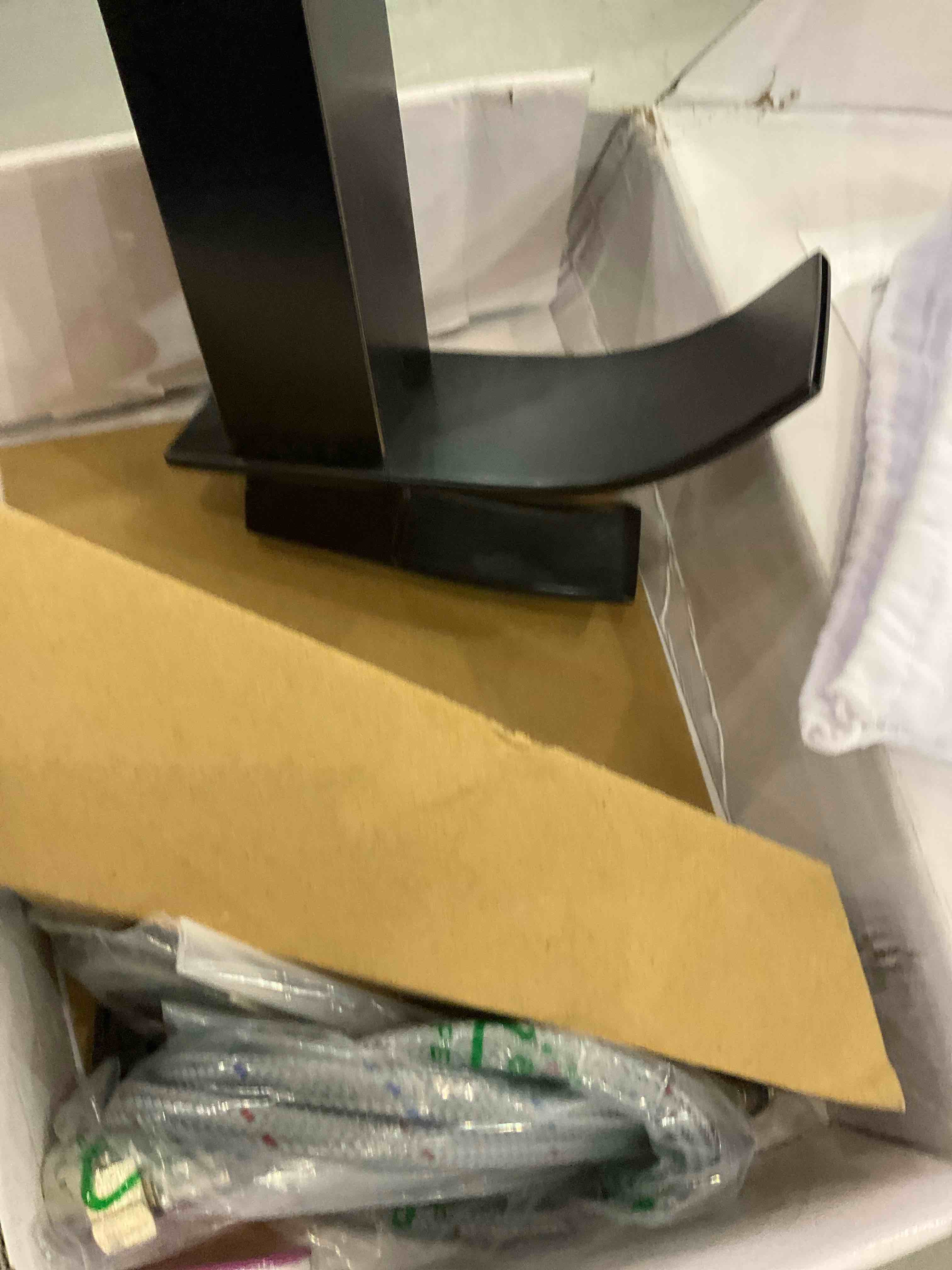 https://s3.amazonaws.com/lotting-images-prod/bidfta/EXS00627444_1695395192551.jpeg