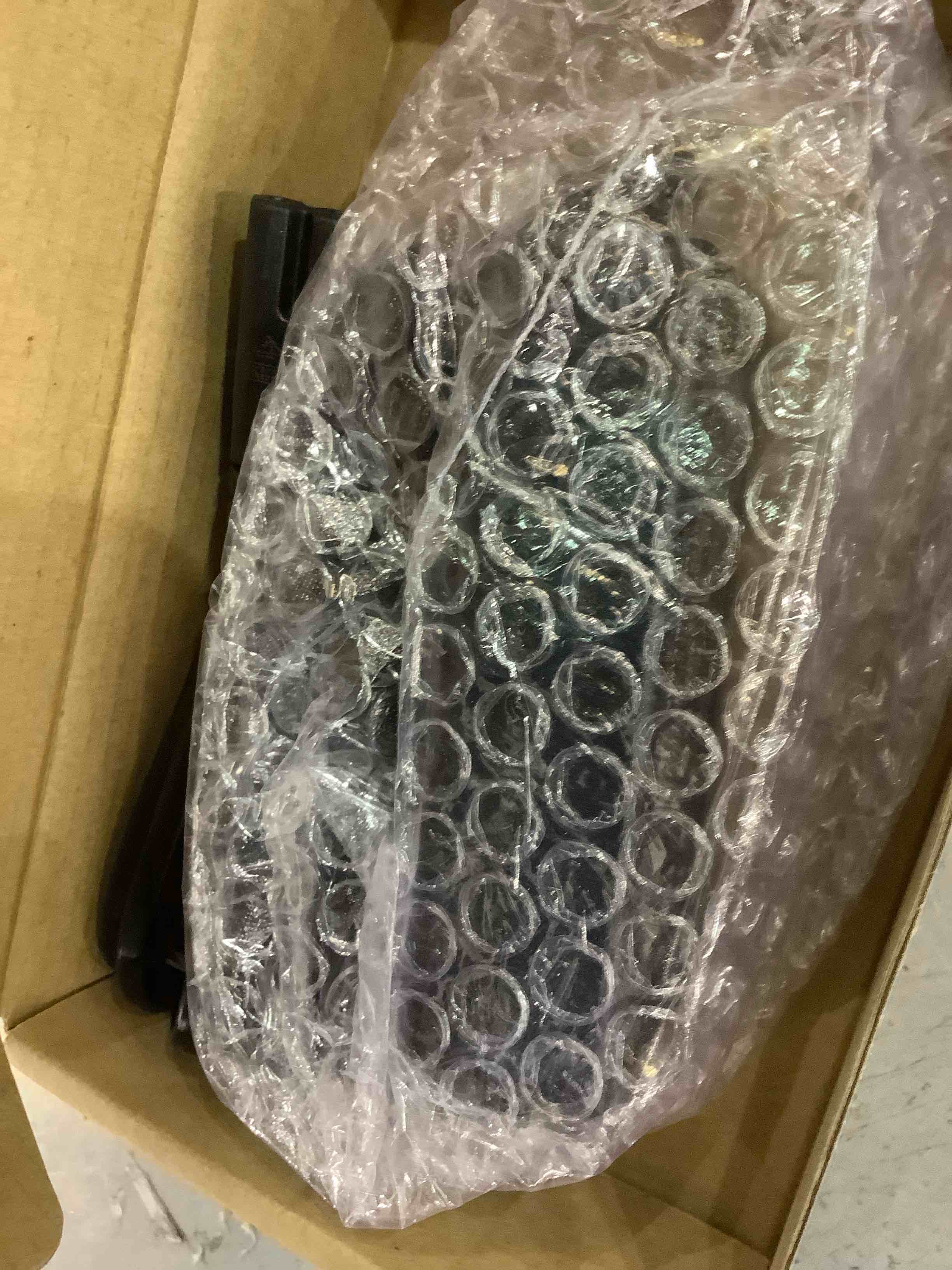 https://s3.amazonaws.com/lotting-images-prod/bidfta/EXS00627568_1695131102321.jpeg