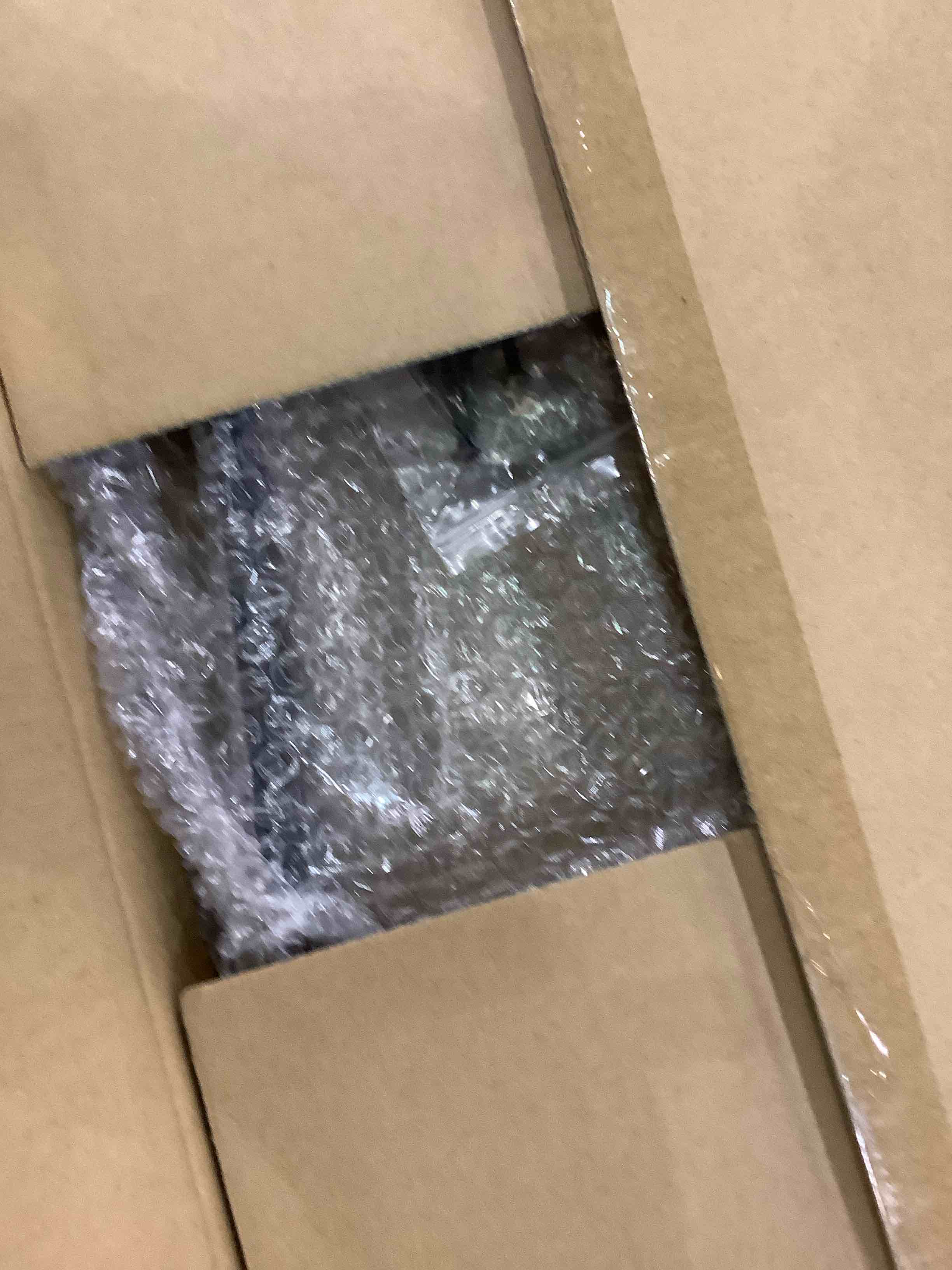 https://s3.amazonaws.com/lotting-images-prod/bidfta/EXS00627903_1695300365527.jpeg