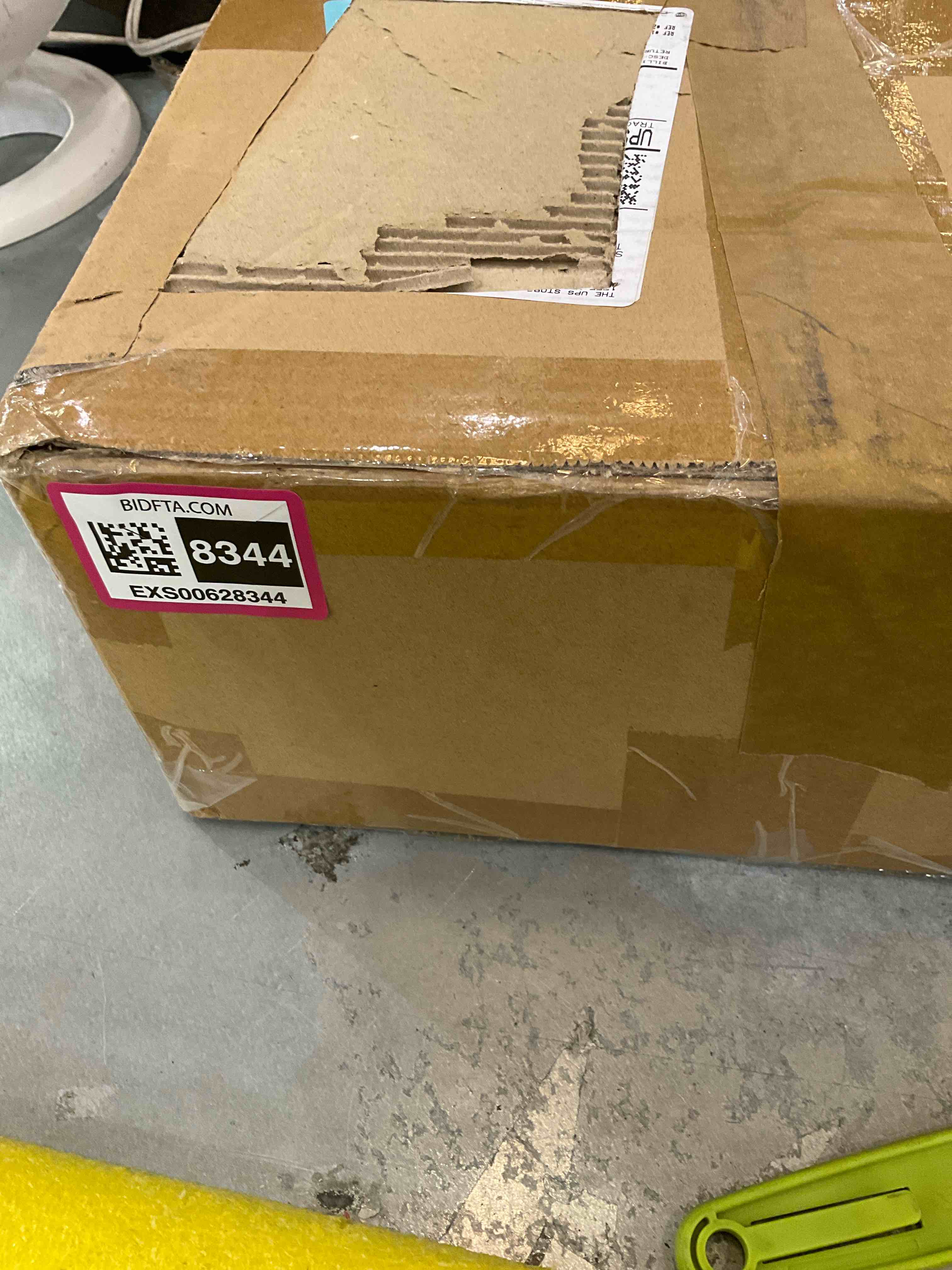 Dog Water Sprinkler Dog Fountain Water Fountain MADDEMCUTE Dog Sprinkler Dog Toys for Large Or Small Dog Bowl Alternative