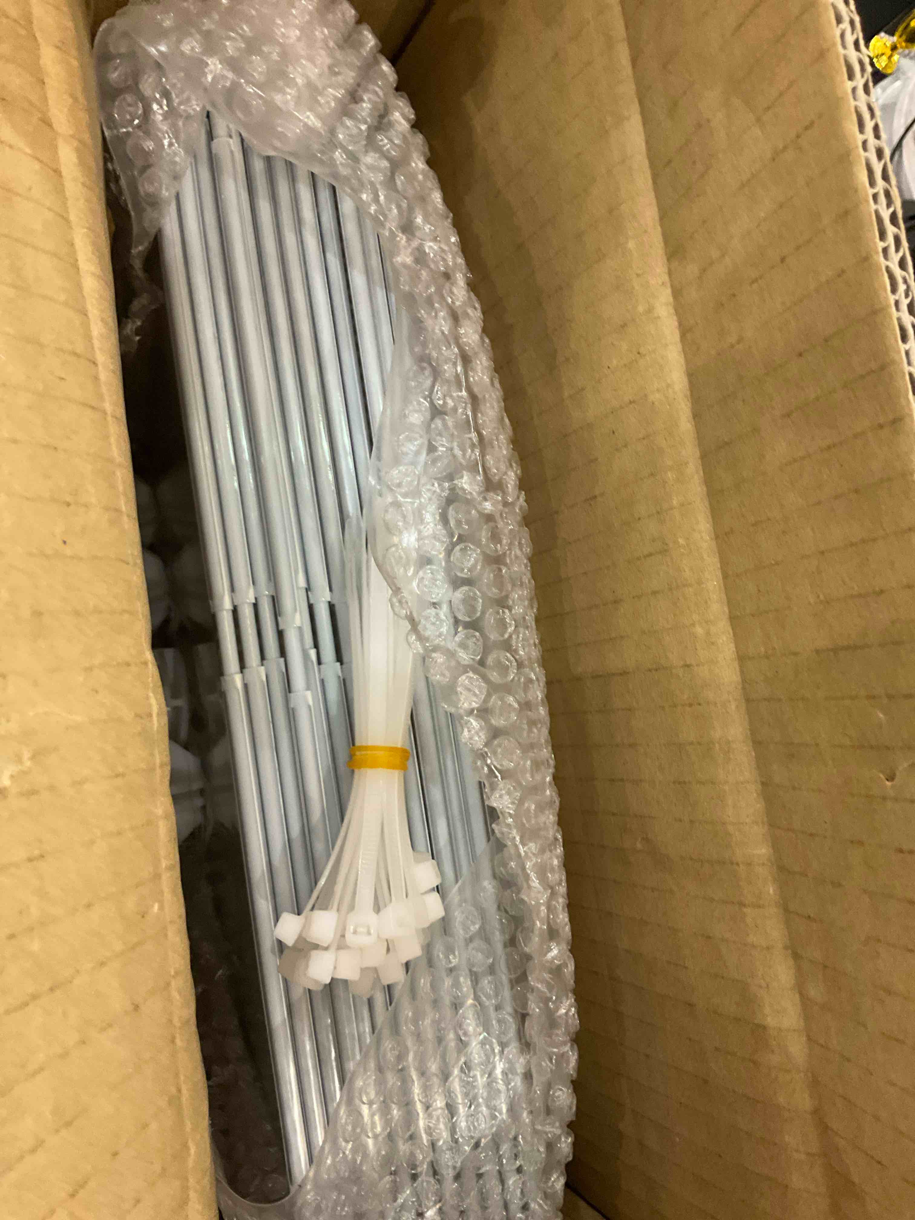https://s3.amazonaws.com/lotting-images-prod/bidfta/EXS00628497_1695306794299.jpeg