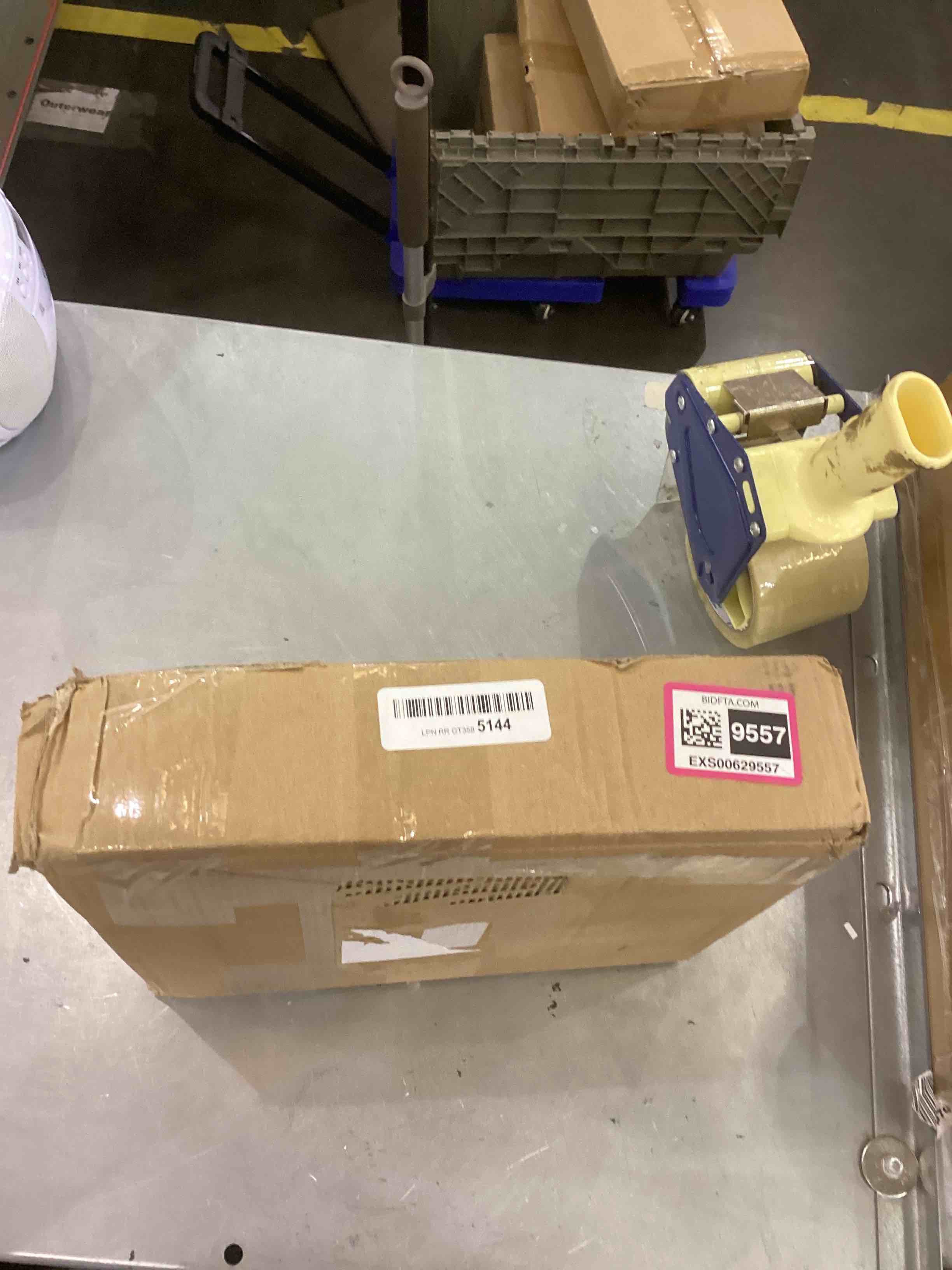 https://s3.amazonaws.com/lotting-images-prod/bidfta/EXS00629557_1695046421914.jpeg