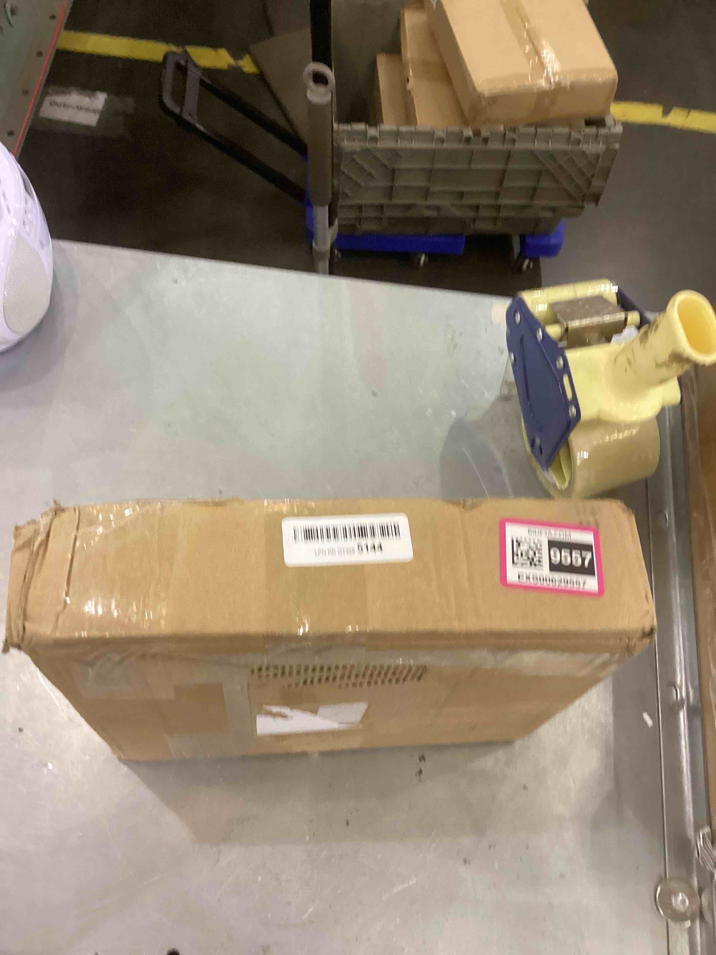 https://s3.amazonaws.com/lotting-images-prod/bidfta/EXS00629557_1695046422737.jpeg