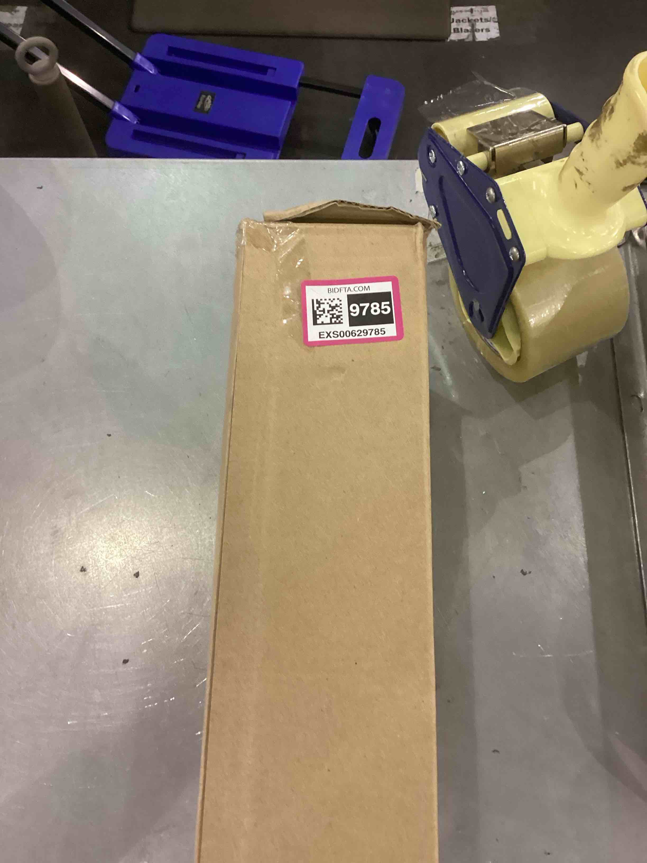 https://s3.amazonaws.com/lotting-images-prod/bidfta/EXS00629785_1695124965718.jpeg