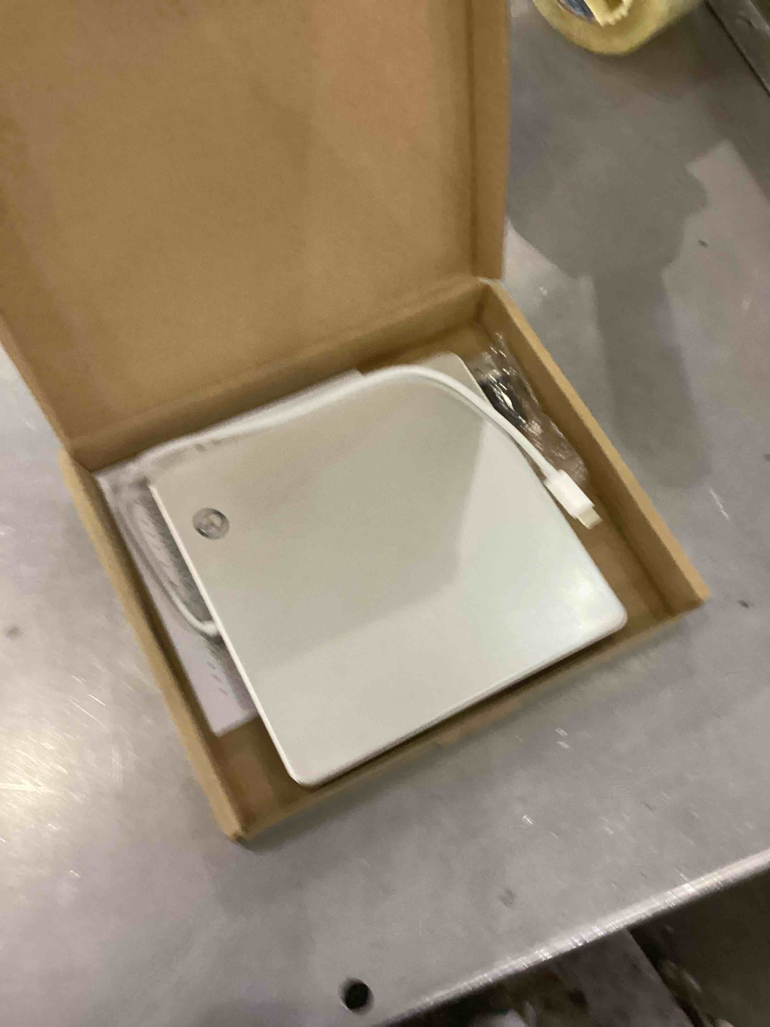 https://s3.amazonaws.com/lotting-images-prod/bidfta/EXS00629986_1695212672389.jpeg
