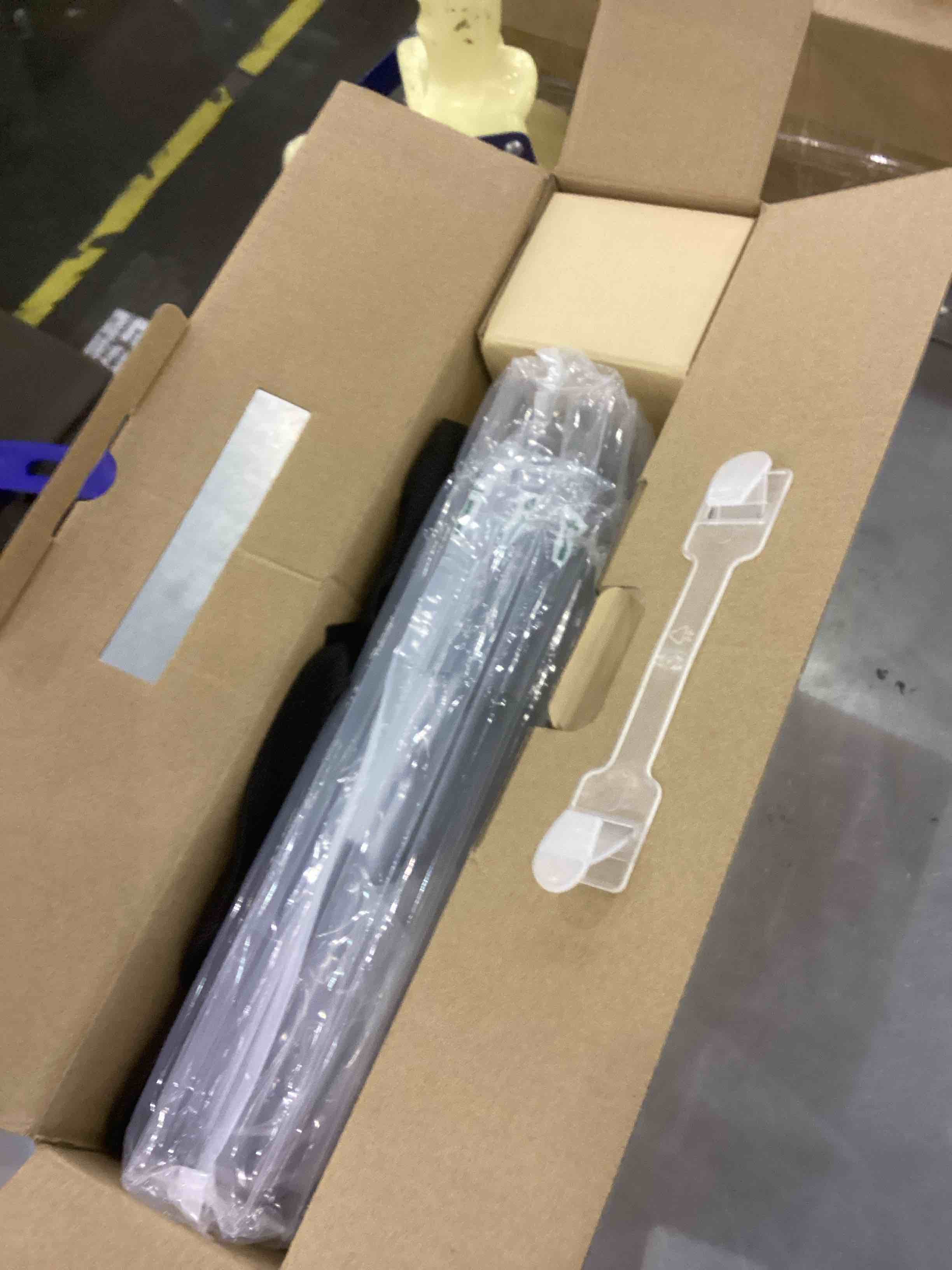 https://s3.amazonaws.com/lotting-images-prod/bidfta/EXS00629994_1695213354154.jpeg