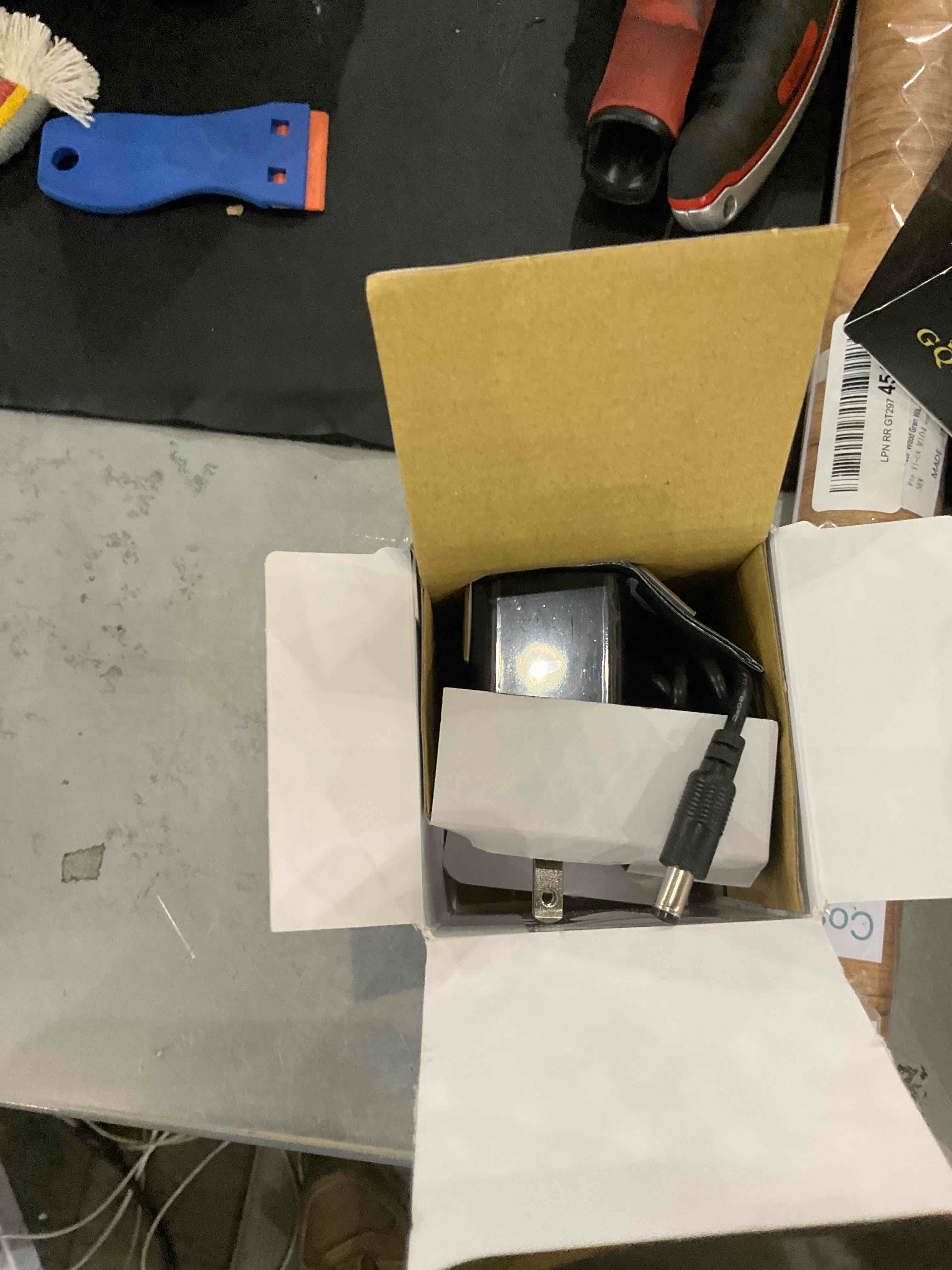 https://s3.amazonaws.com/lotting-images-prod/bidfta/EXS00630460_1695039268502.jpeg