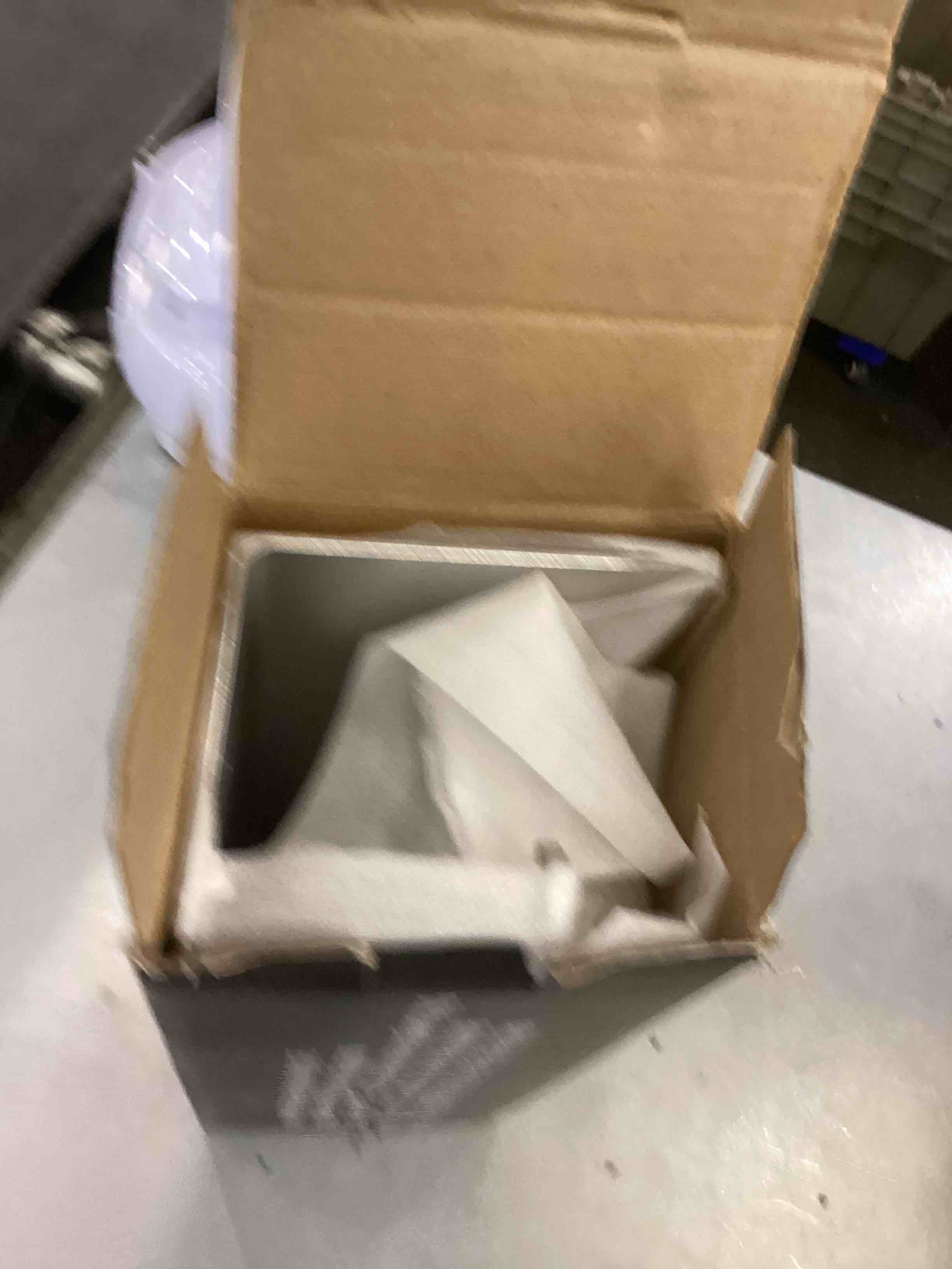 https://s3.amazonaws.com/lotting-images-prod/bidfta/EXS00631103_1694456825340.jpeg