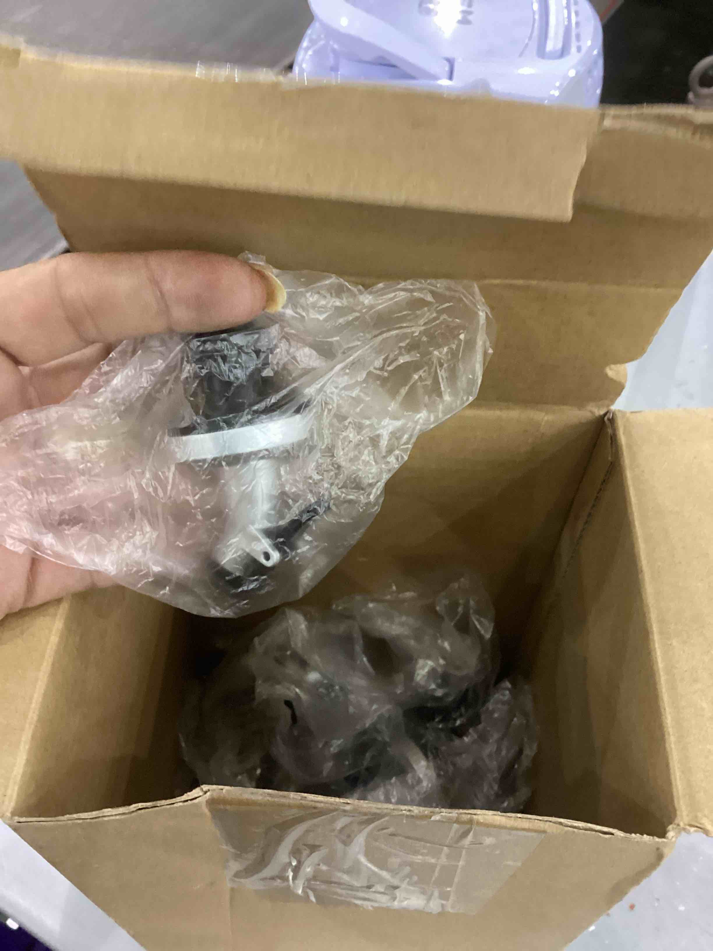 https://s3.amazonaws.com/lotting-images-prod/bidfta/EXS00631159_1694527983849.jpeg