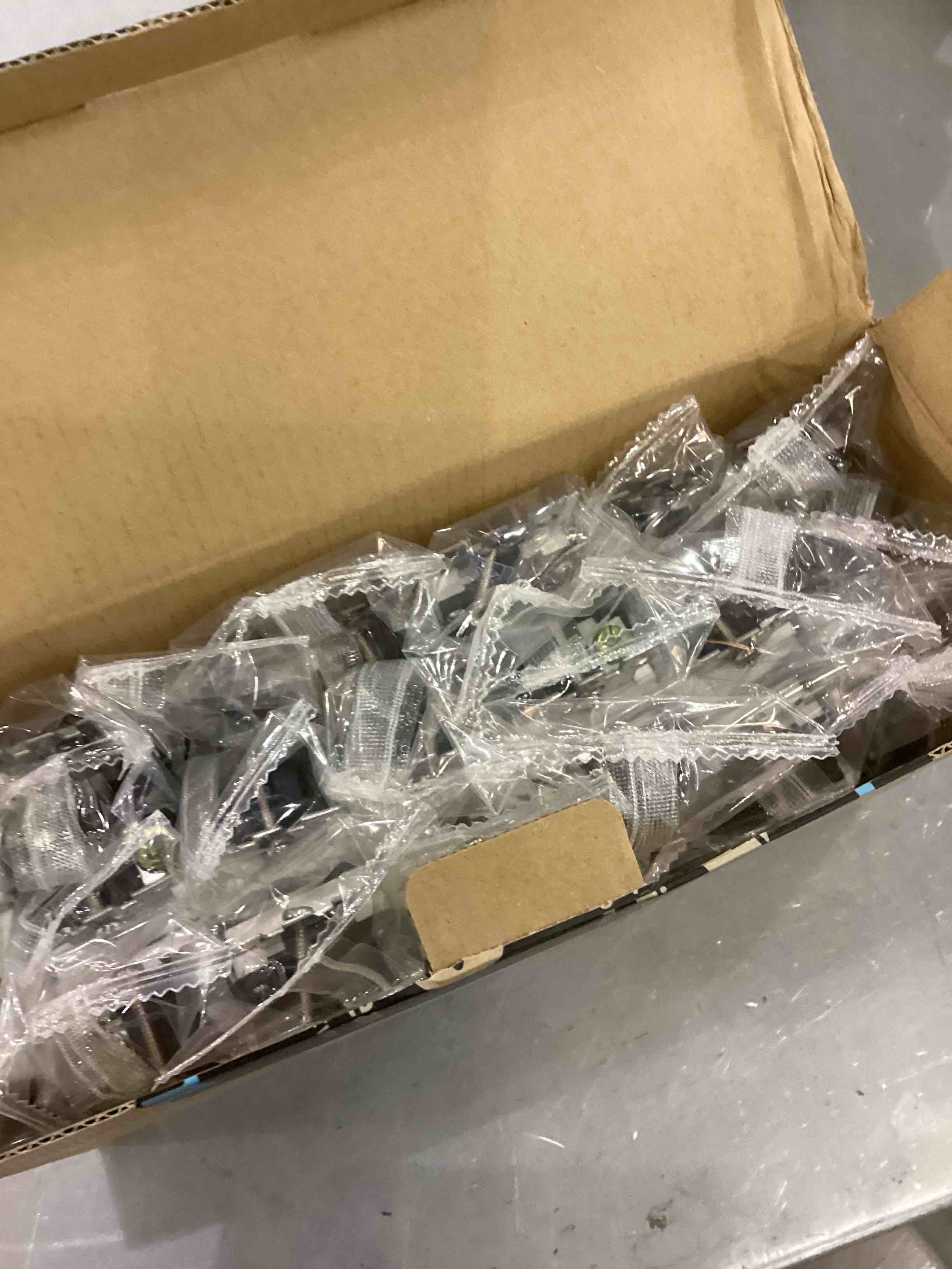 https://s3.amazonaws.com/lotting-images-prod/bidfta/EXS00631426_1694616382049.jpeg