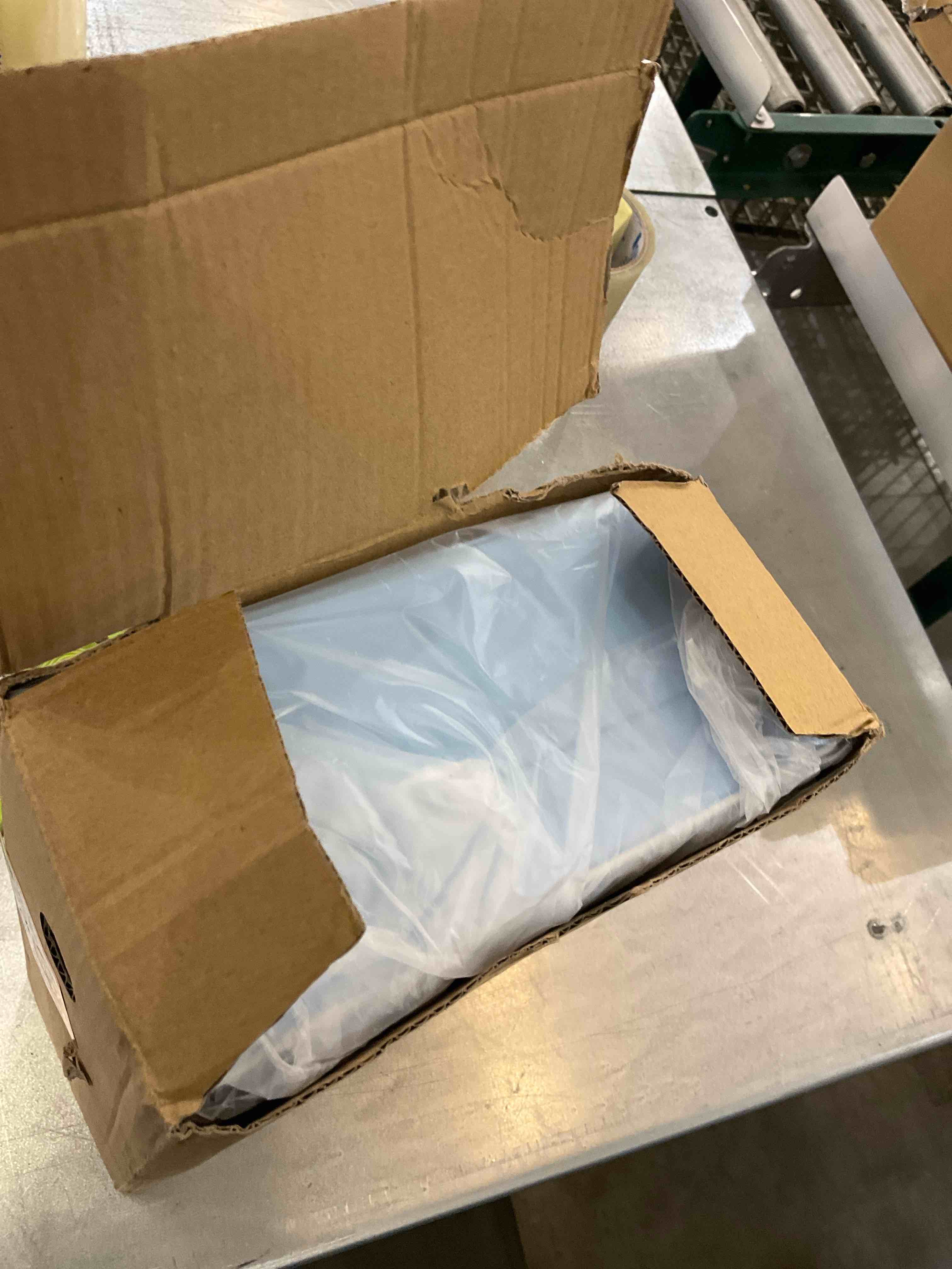 https://s3.amazonaws.com/lotting-images-prod/bidfta/EXS00633067_1695739806655.jpeg