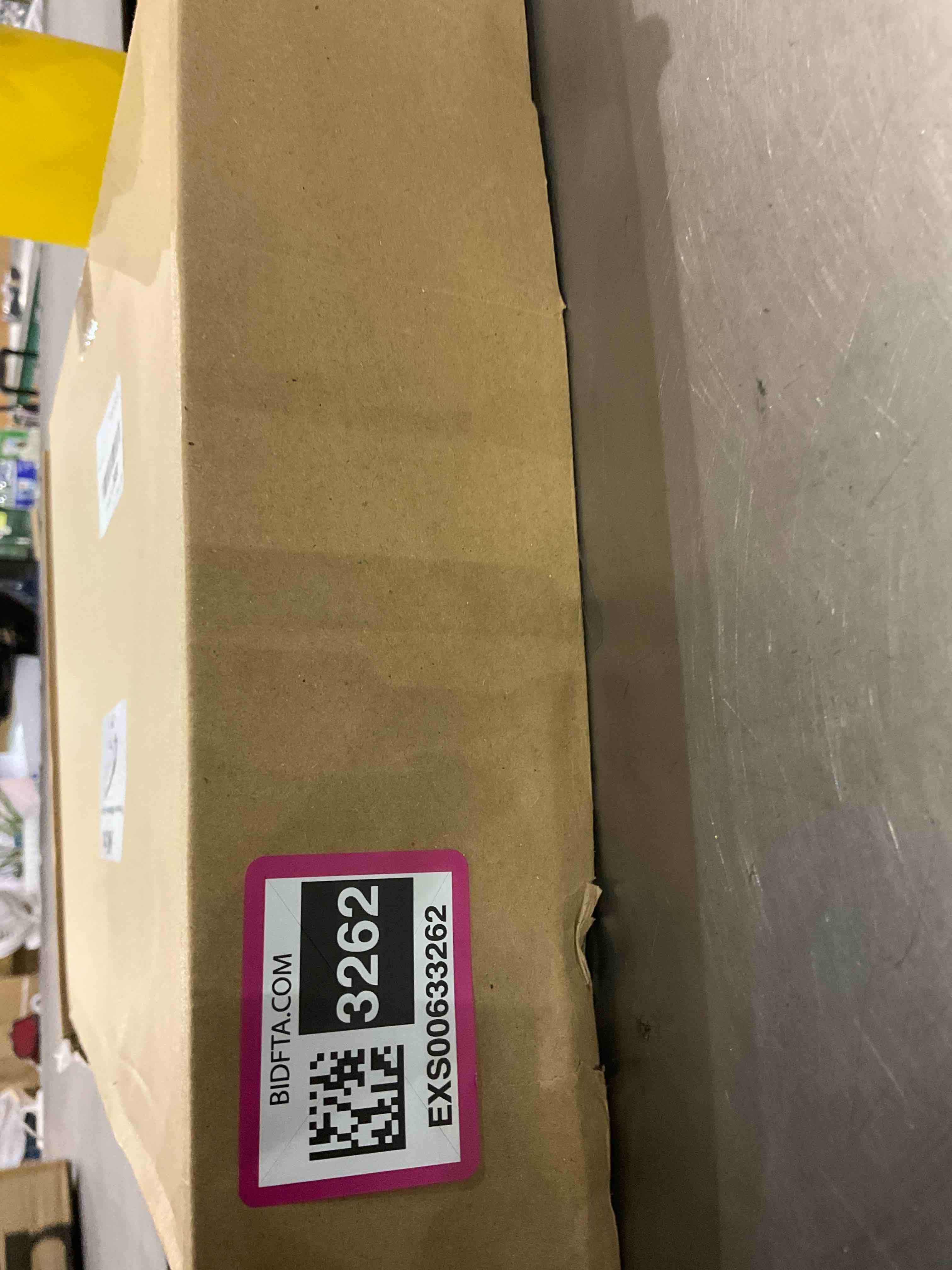 https://s3.amazonaws.com/lotting-images-prod/bidfta/EXS00633262_1695819028527.jpeg