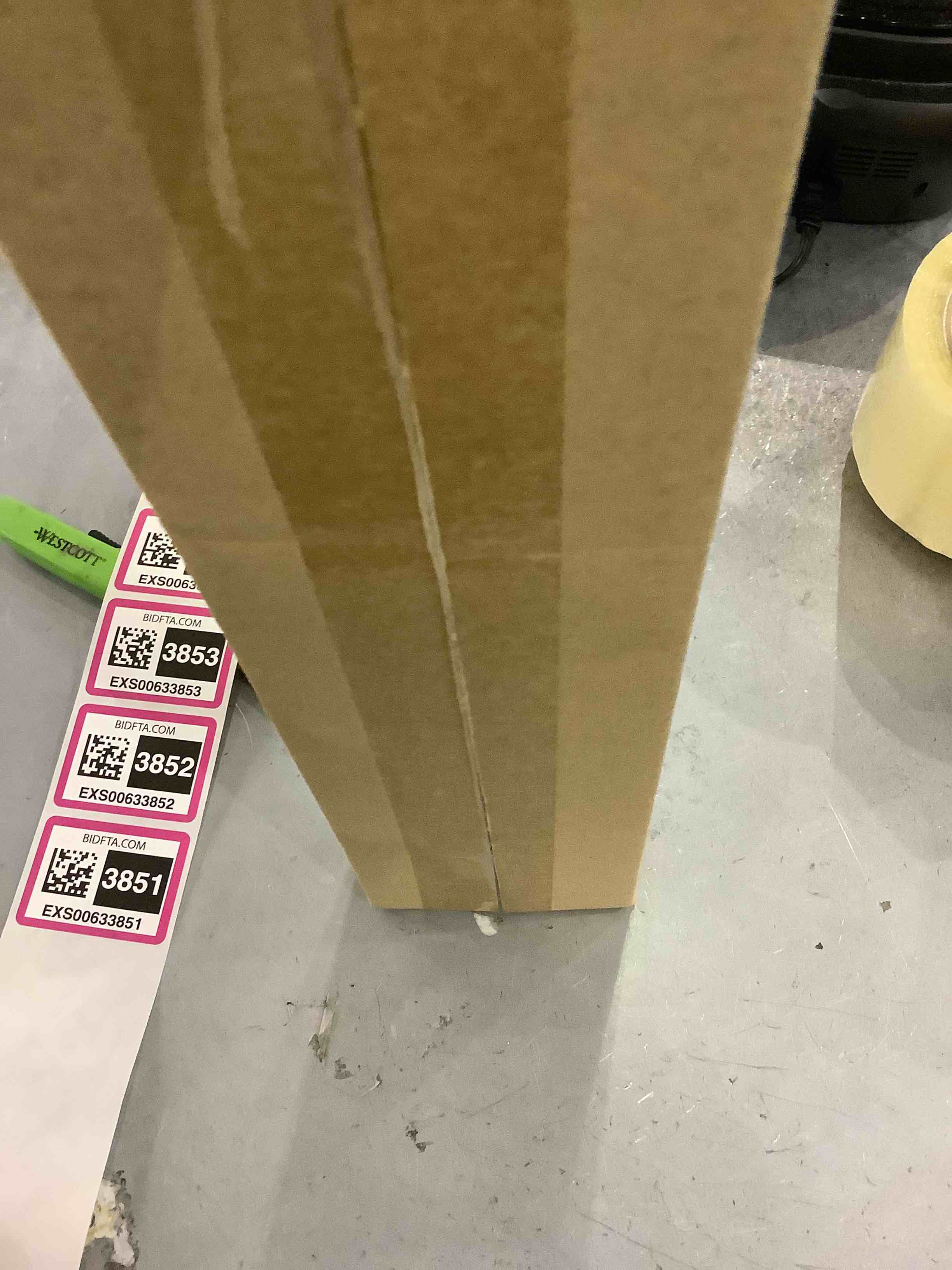 https://s3.amazonaws.com/lotting-images-prod/bidfta/EXS00633850_1695039864353.jpeg