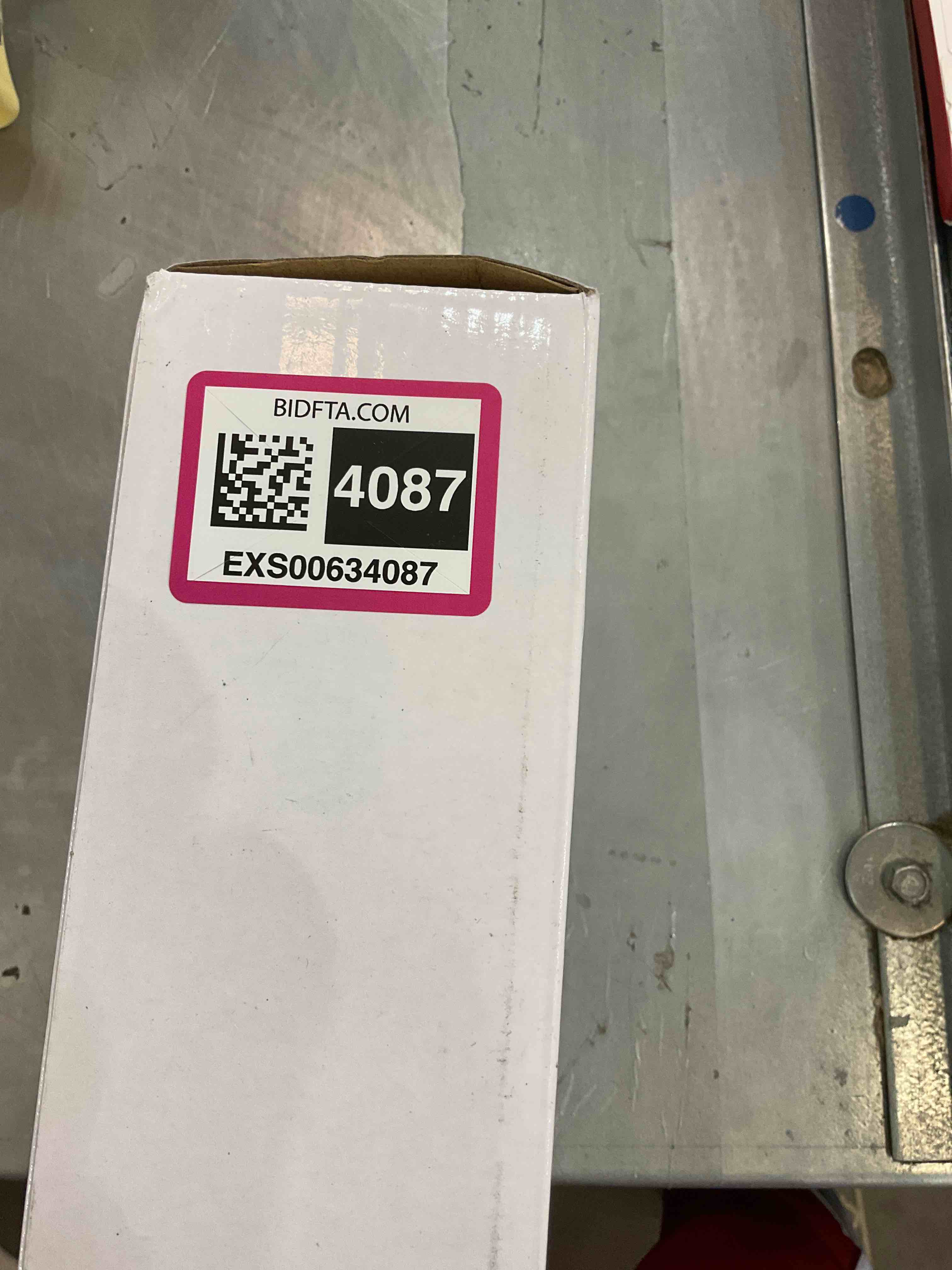 https://s3.amazonaws.com/lotting-images-prod/bidfta/EXS00634087_1694630147021.jpeg