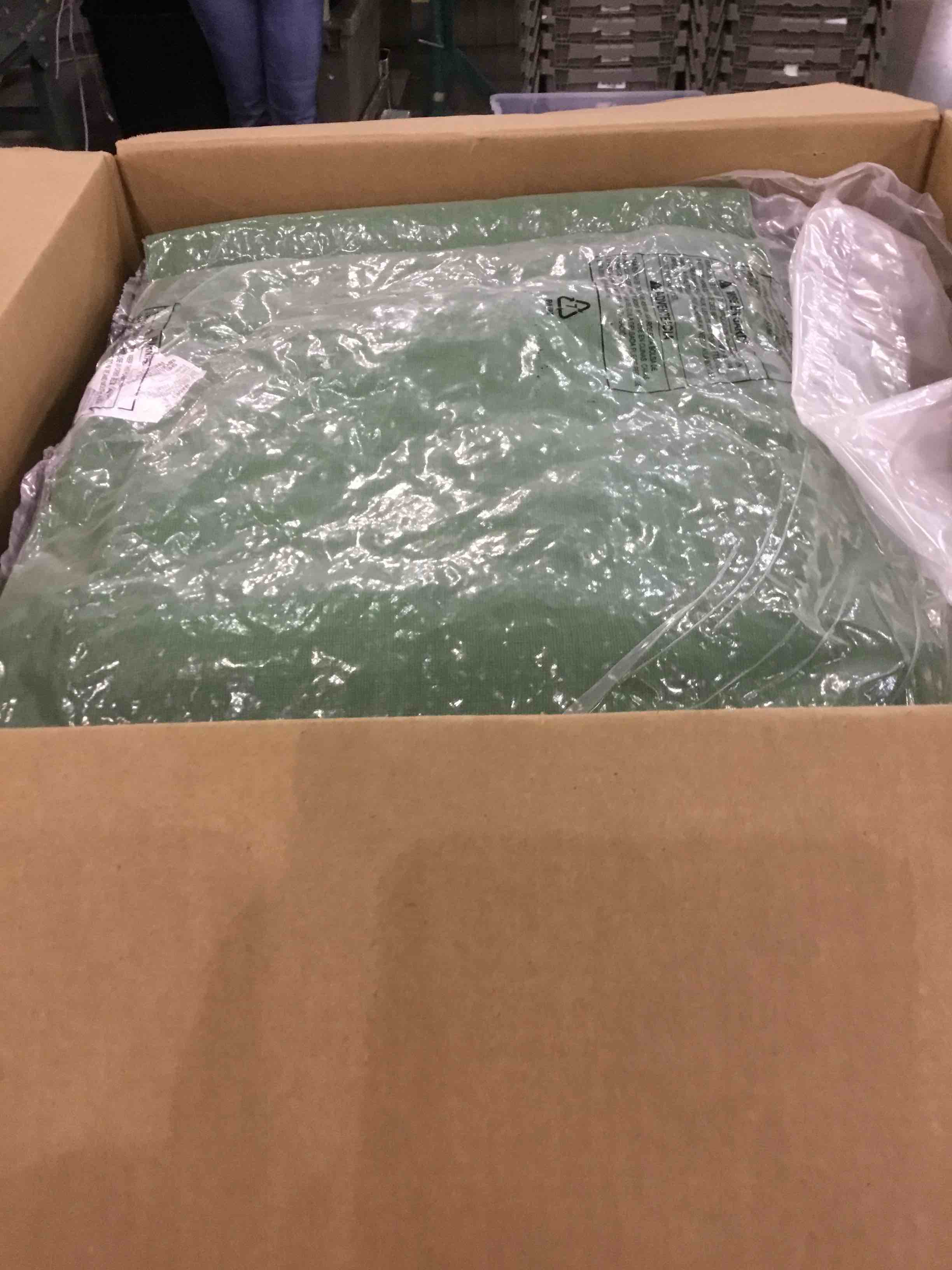 https://s3.amazonaws.com/lotting-images-prod/bidfta/EXS00635800_1694604225025.jpeg