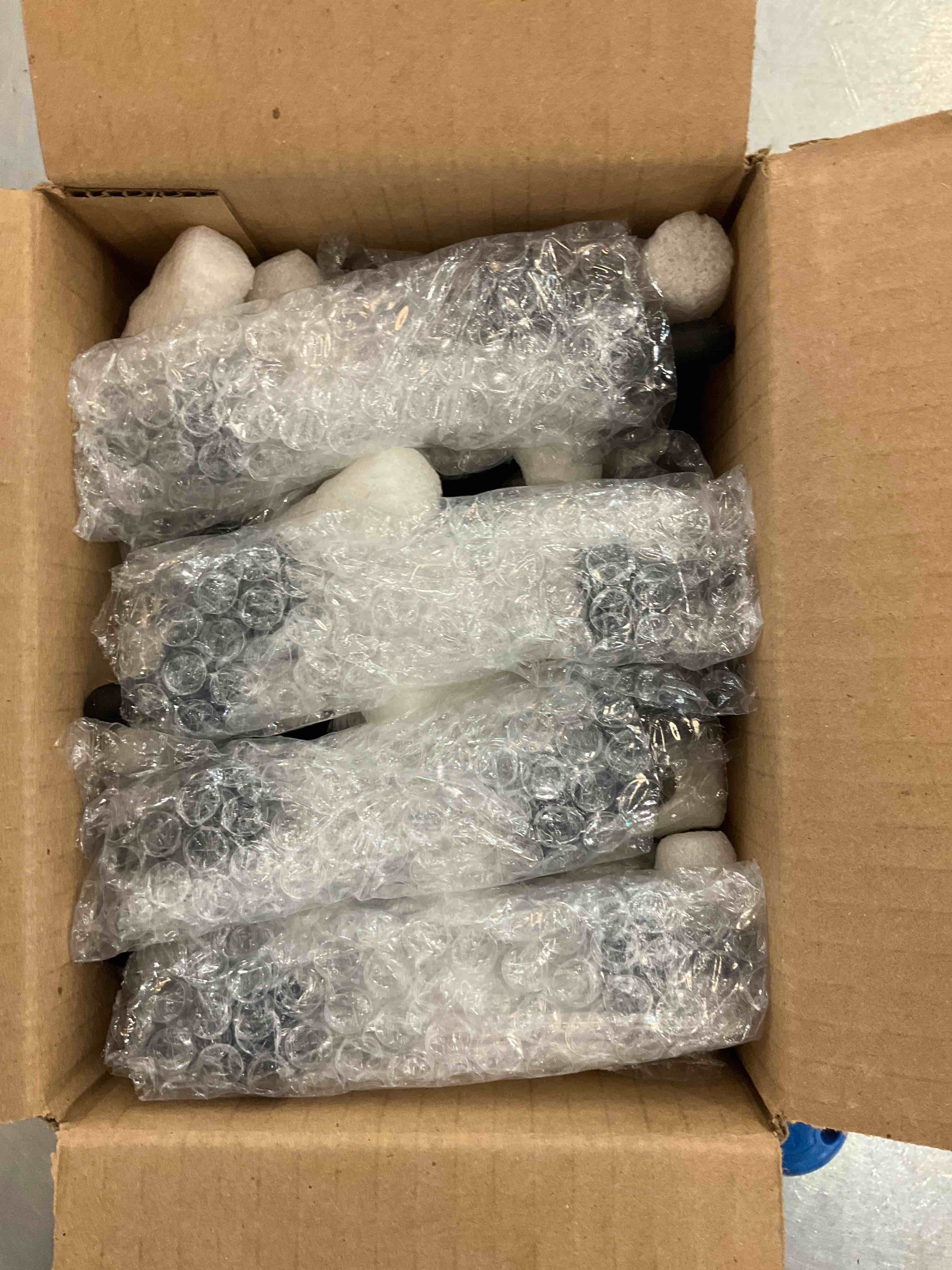 https://s3.amazonaws.com/lotting-images-prod/bidfta/EXS00636085_1694457371703.jpeg