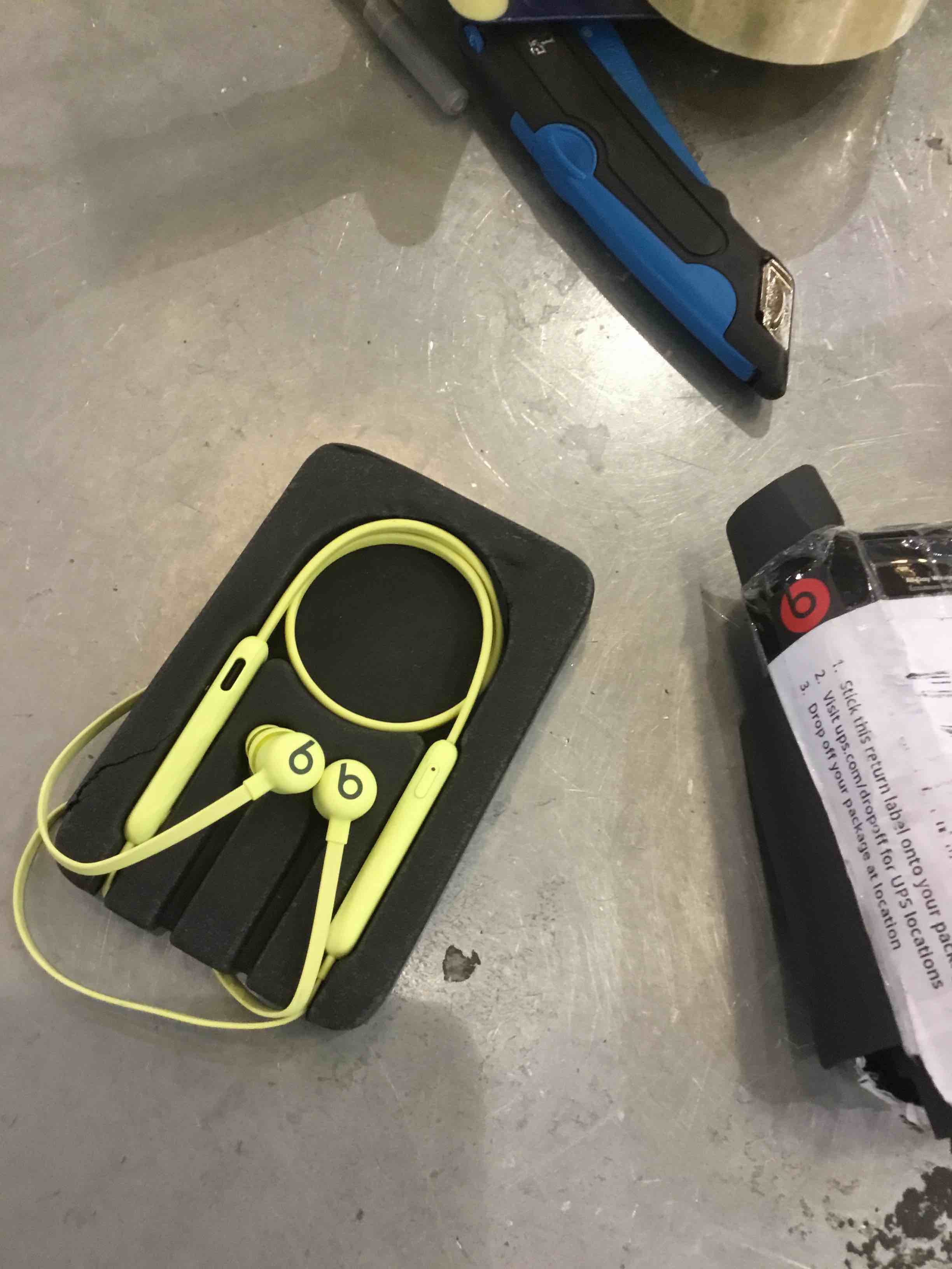 https://s3.amazonaws.com/lotting-images-prod/bidfta/EXS00636340_1694630853804.jpeg