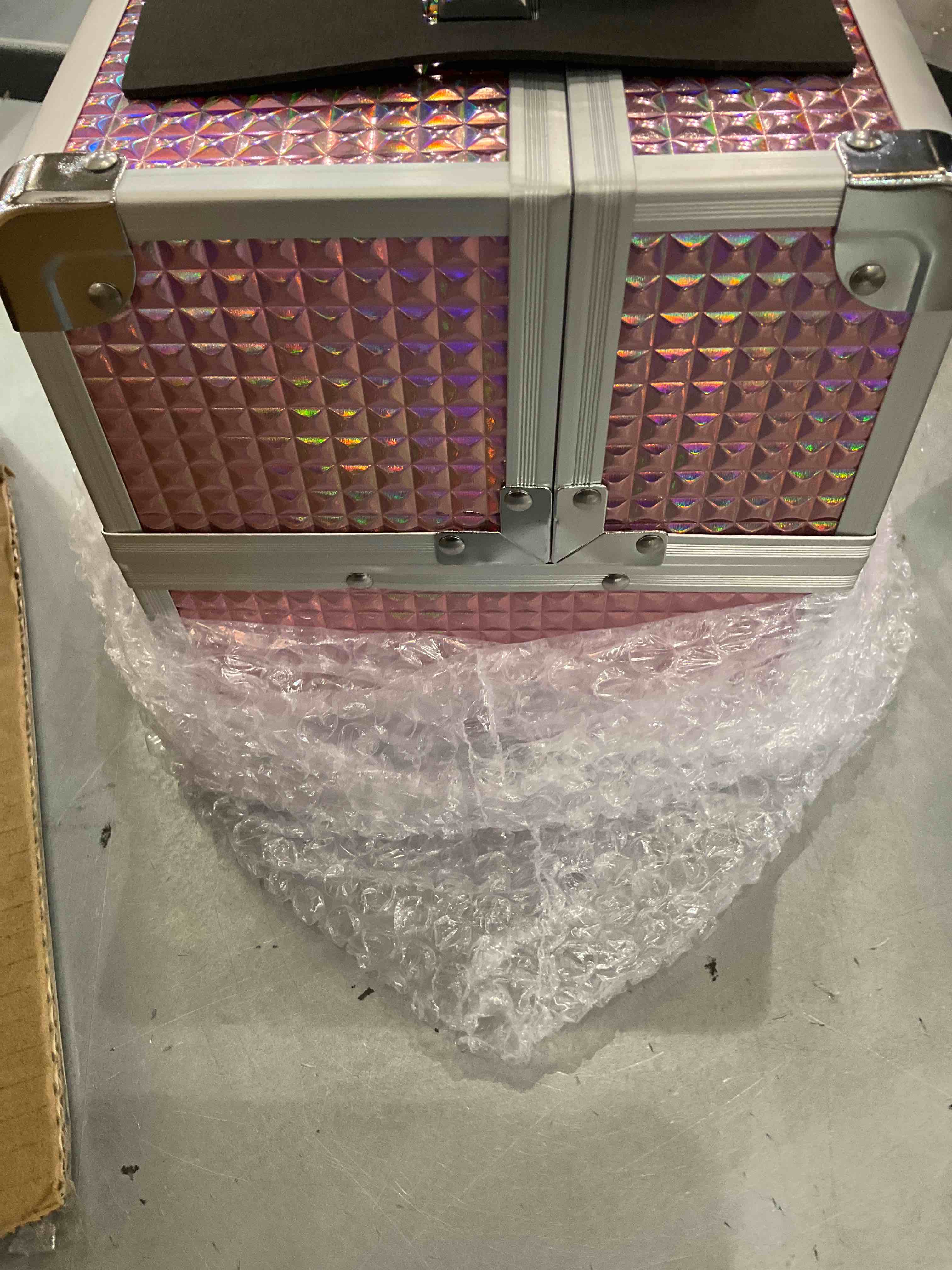 https://s3.amazonaws.com/lotting-images-prod/bidfta/EXS00637024_1694804965067.jpeg