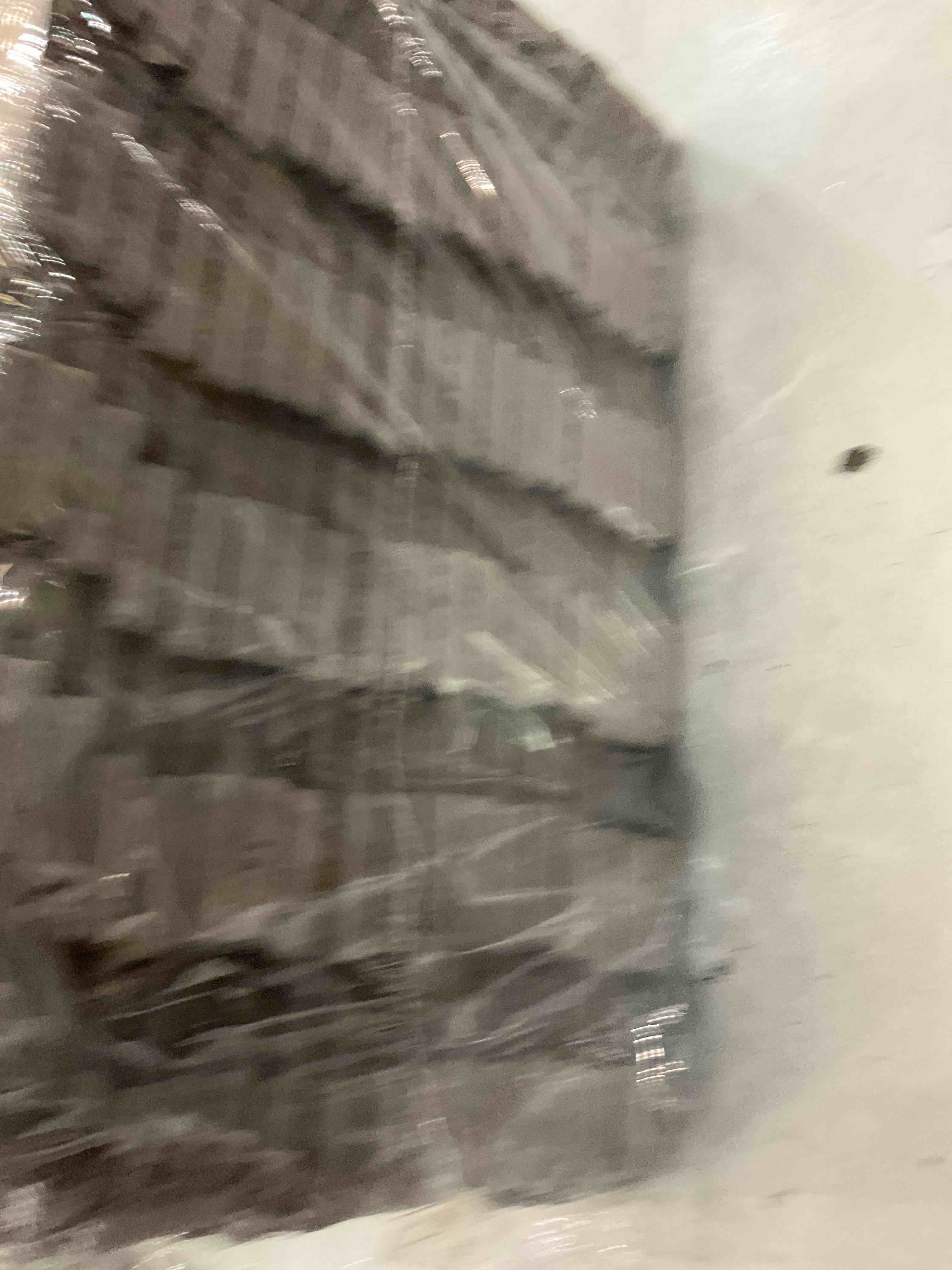 https://s3.amazonaws.com/lotting-images-prod/bidfta/EXS00637113_1695044970965.jpeg
