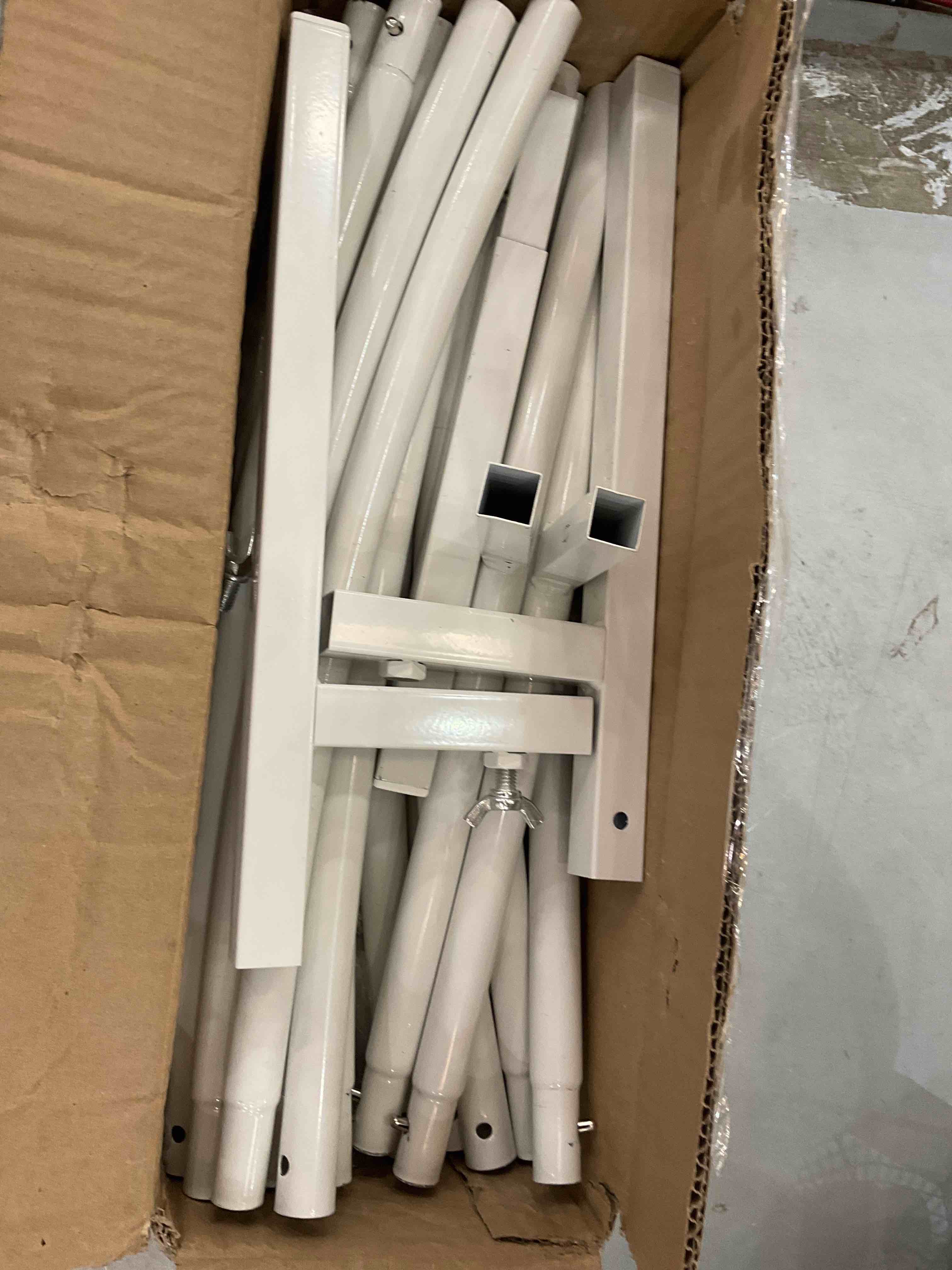 https://s3.amazonaws.com/lotting-images-prod/bidfta/EXS00637256_1695064101895.jpeg