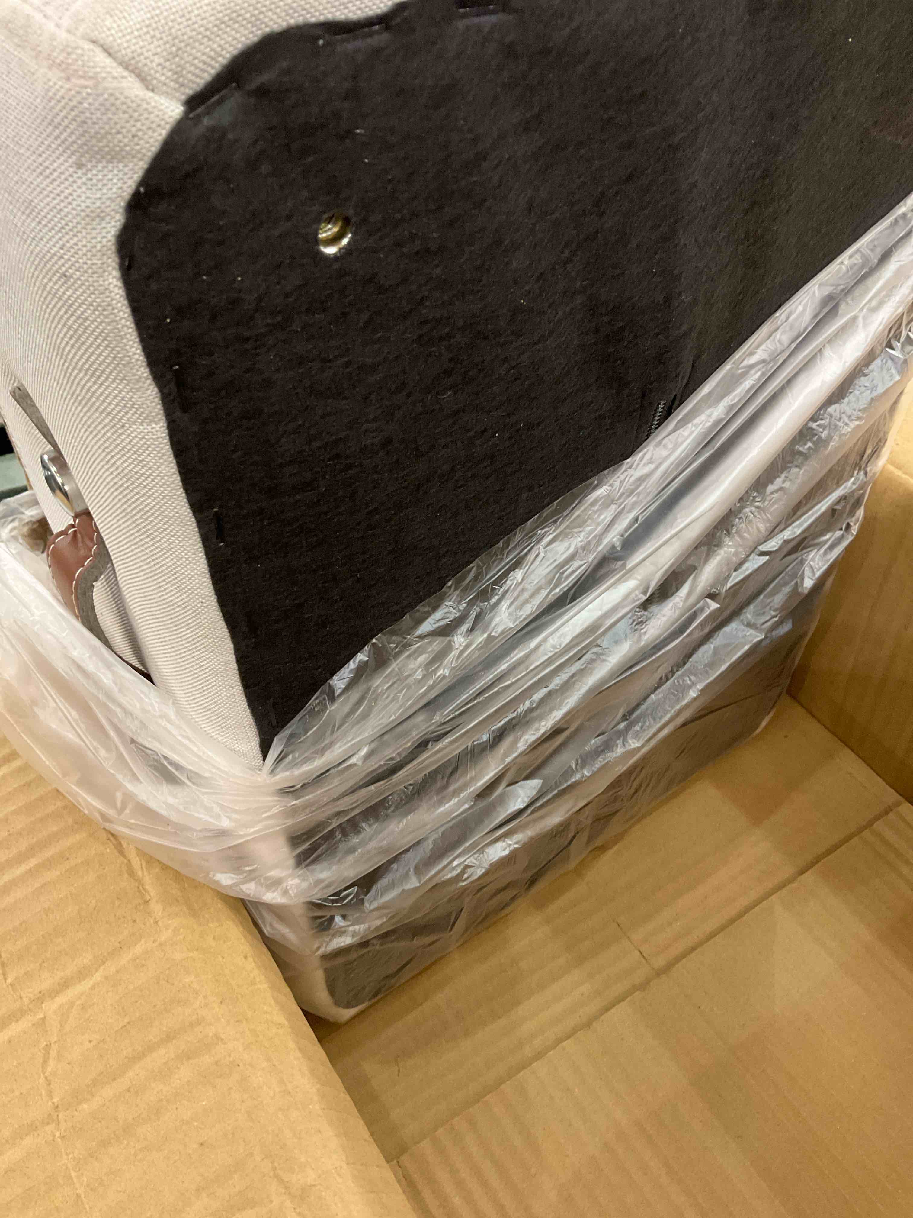 https://s3.amazonaws.com/lotting-images-prod/bidfta/EXS00637352_1695133629886.jpeg