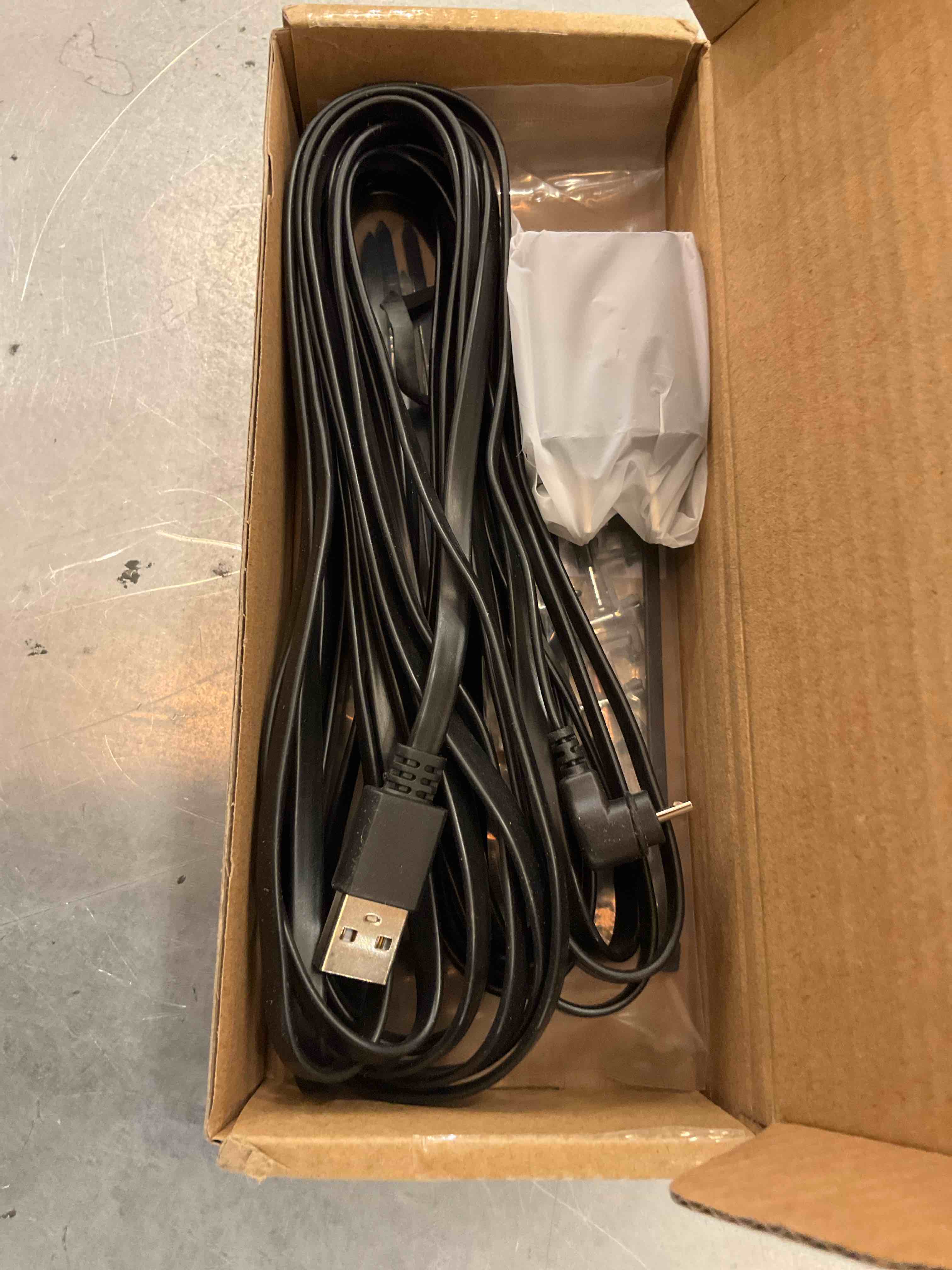 https://s3.amazonaws.com/lotting-images-prod/bidfta/EXS00637456_1695148991517.jpeg