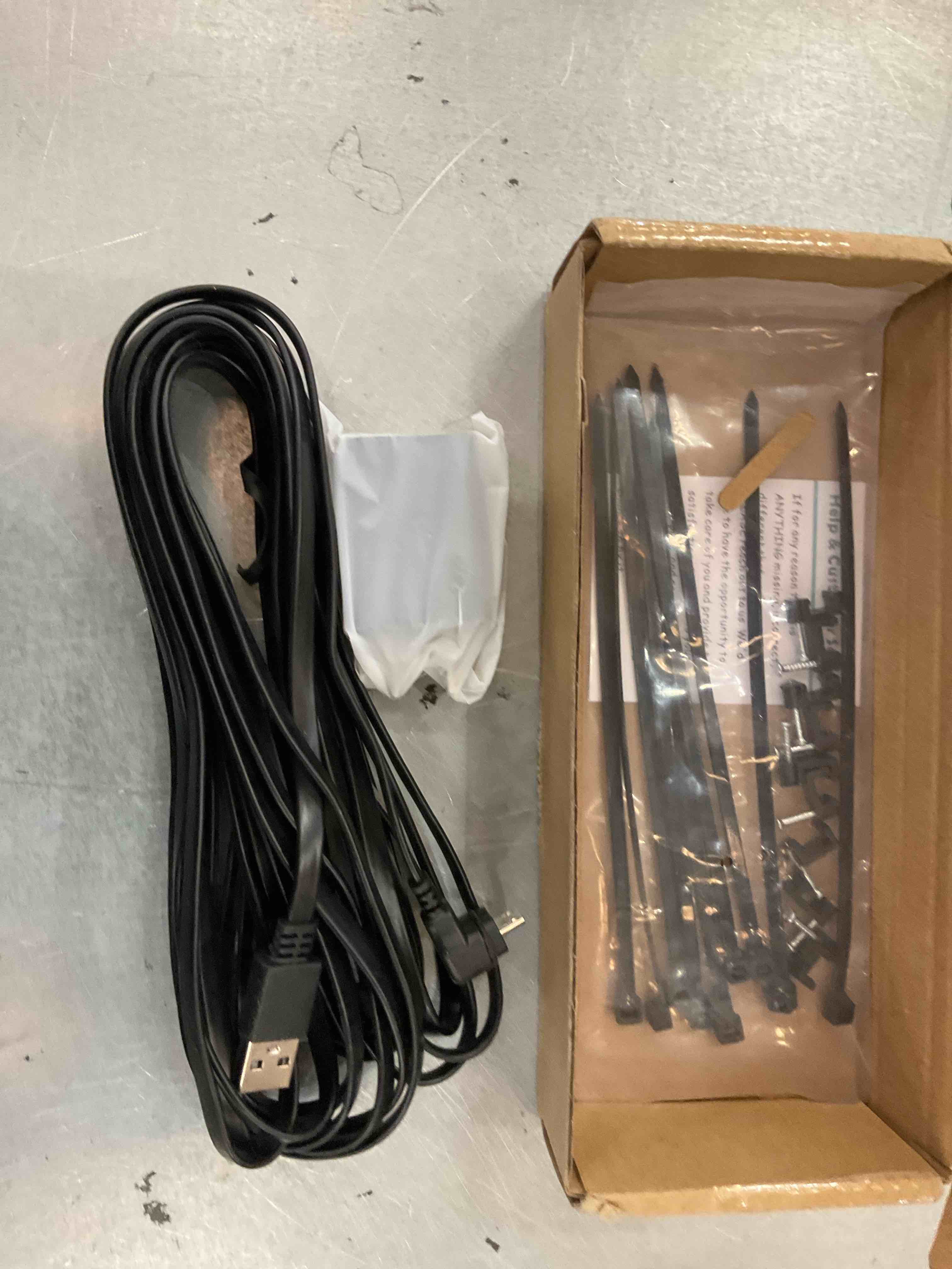 https://s3.amazonaws.com/lotting-images-prod/bidfta/EXS00637456_1695148996768.jpeg