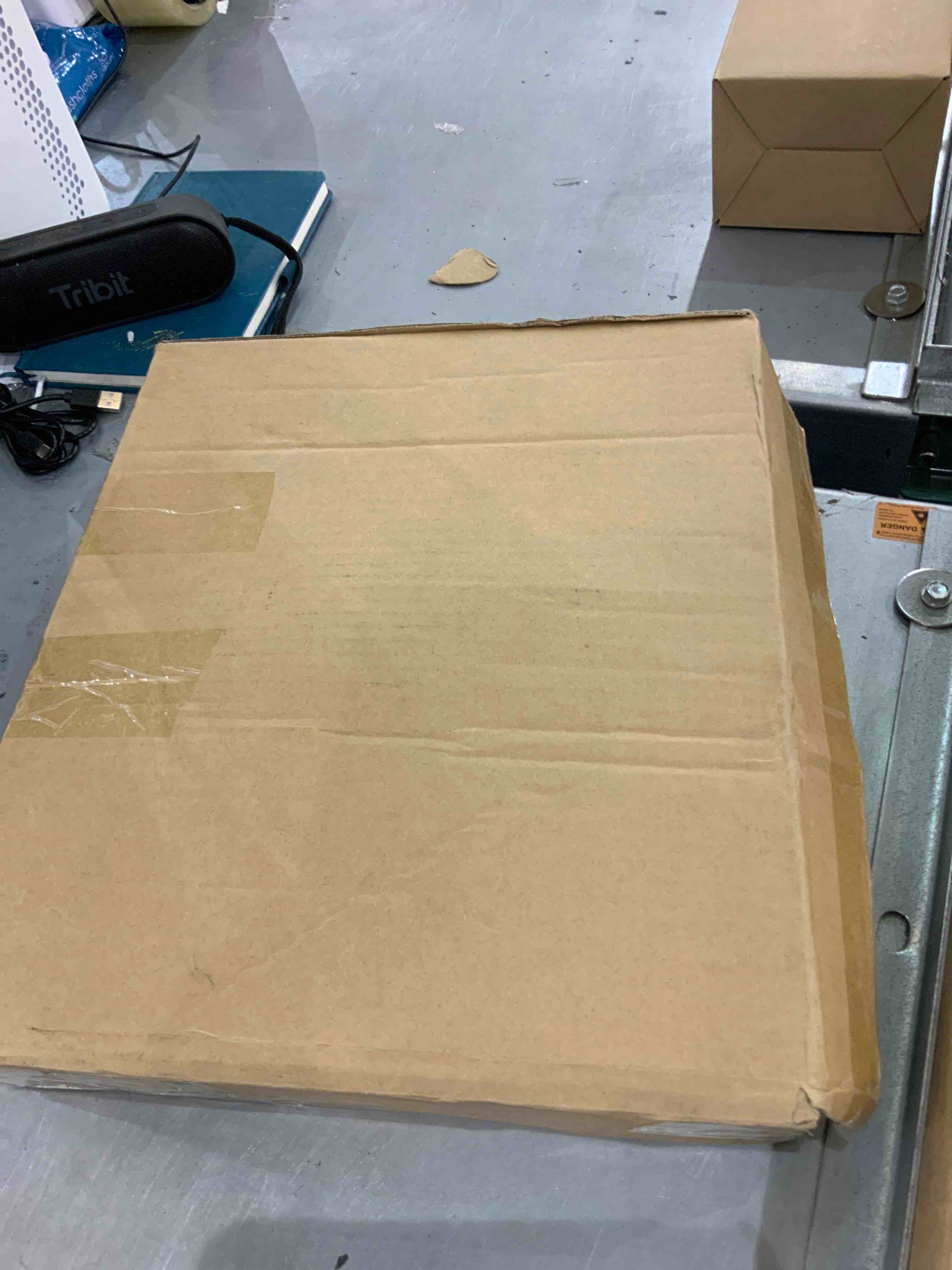 https://s3.amazonaws.com/lotting-images-prod/bidfta/EXS00637719_1694536870757.jpeg